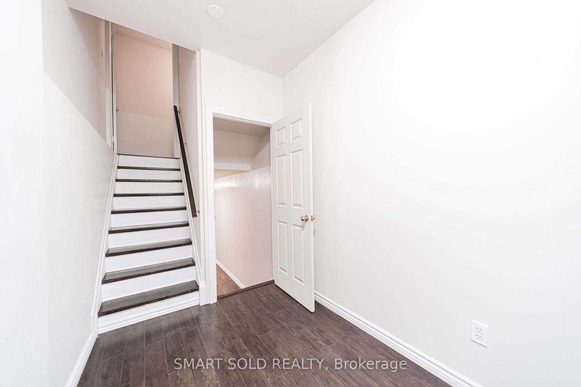 18 George Kirby St