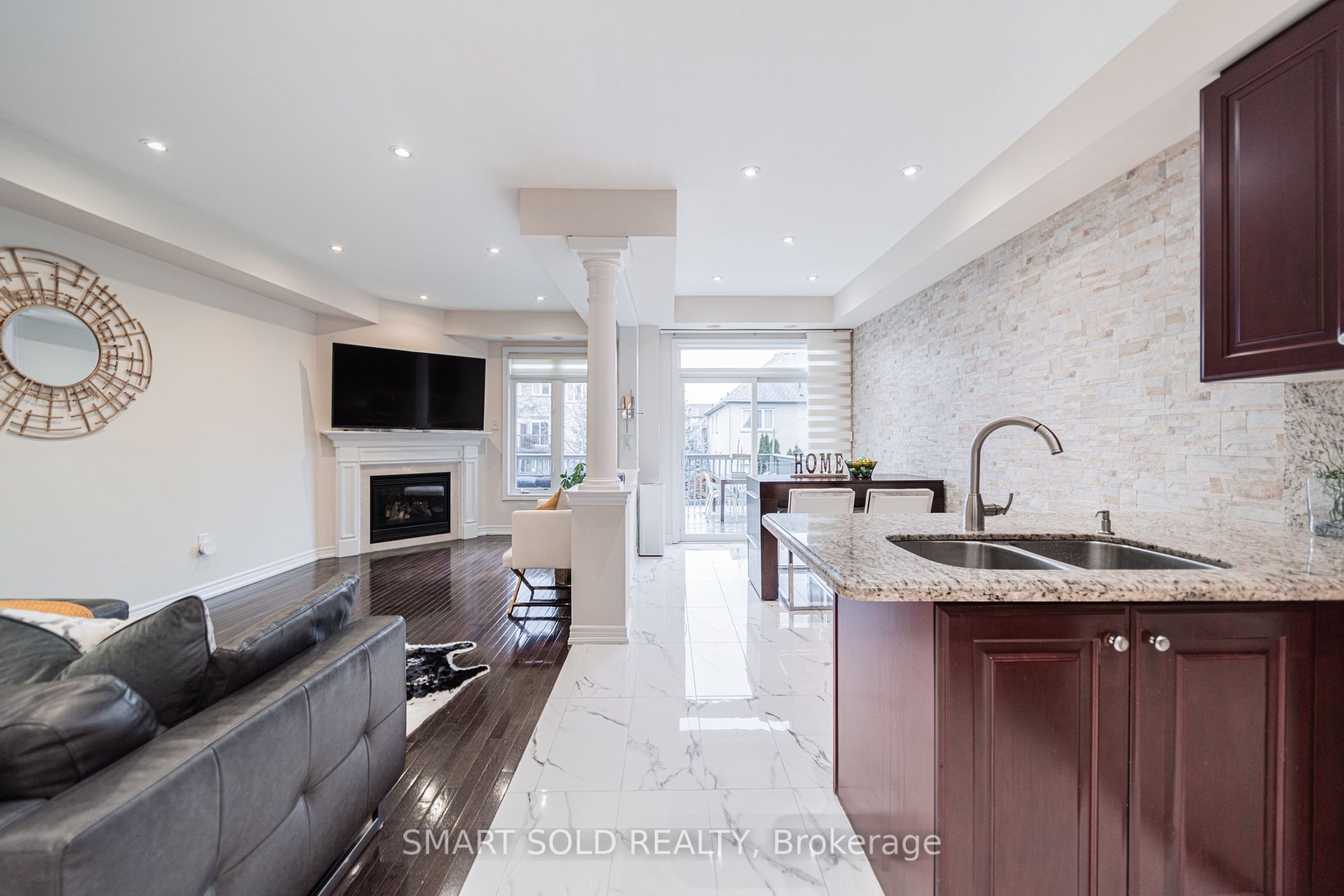 18 George Kirby St