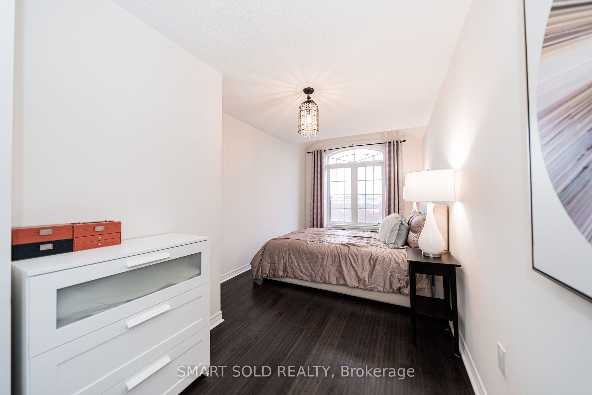 18 George Kirby St
