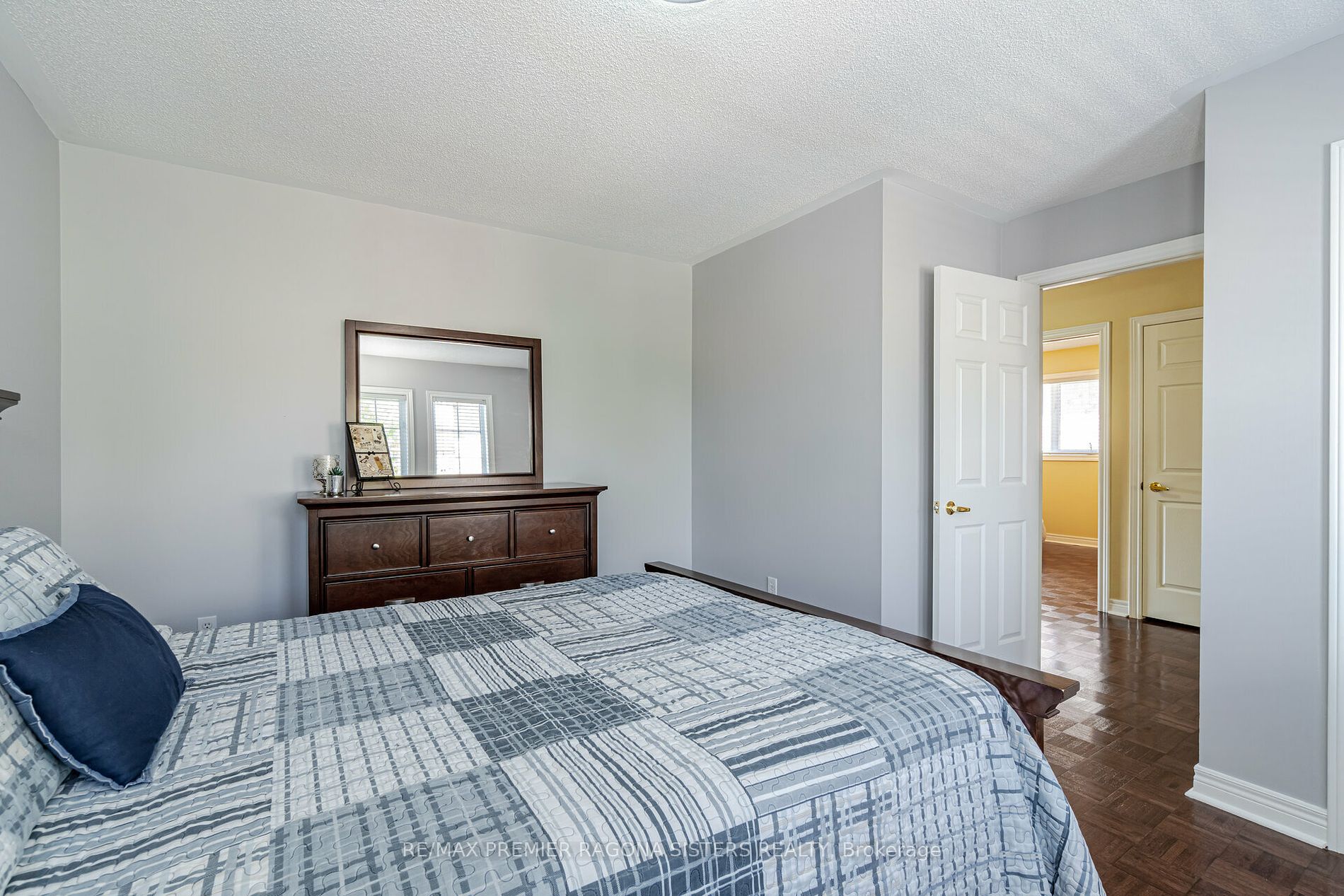 72 Criscione Dr
