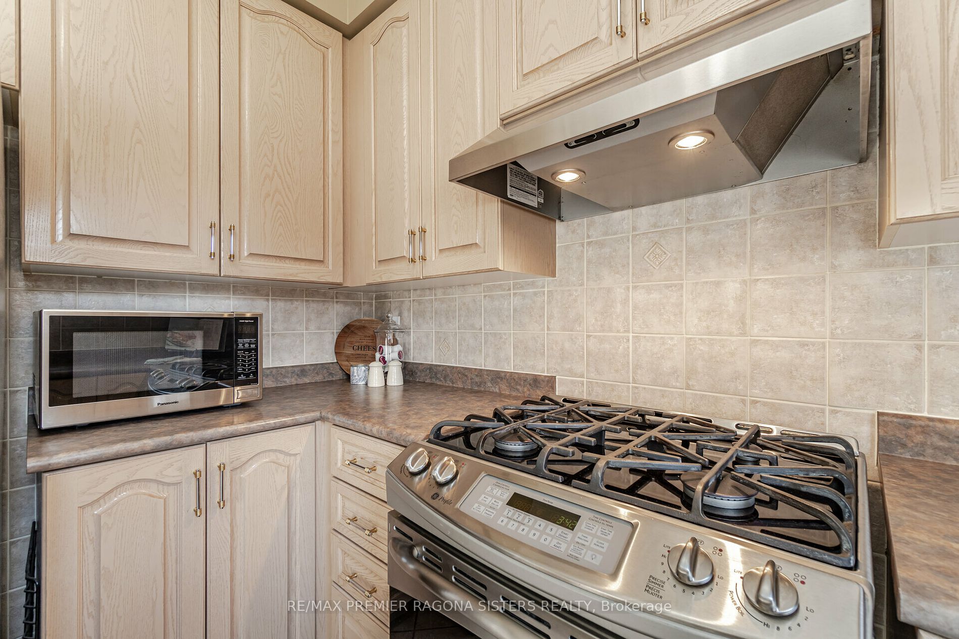 72 Criscione Dr