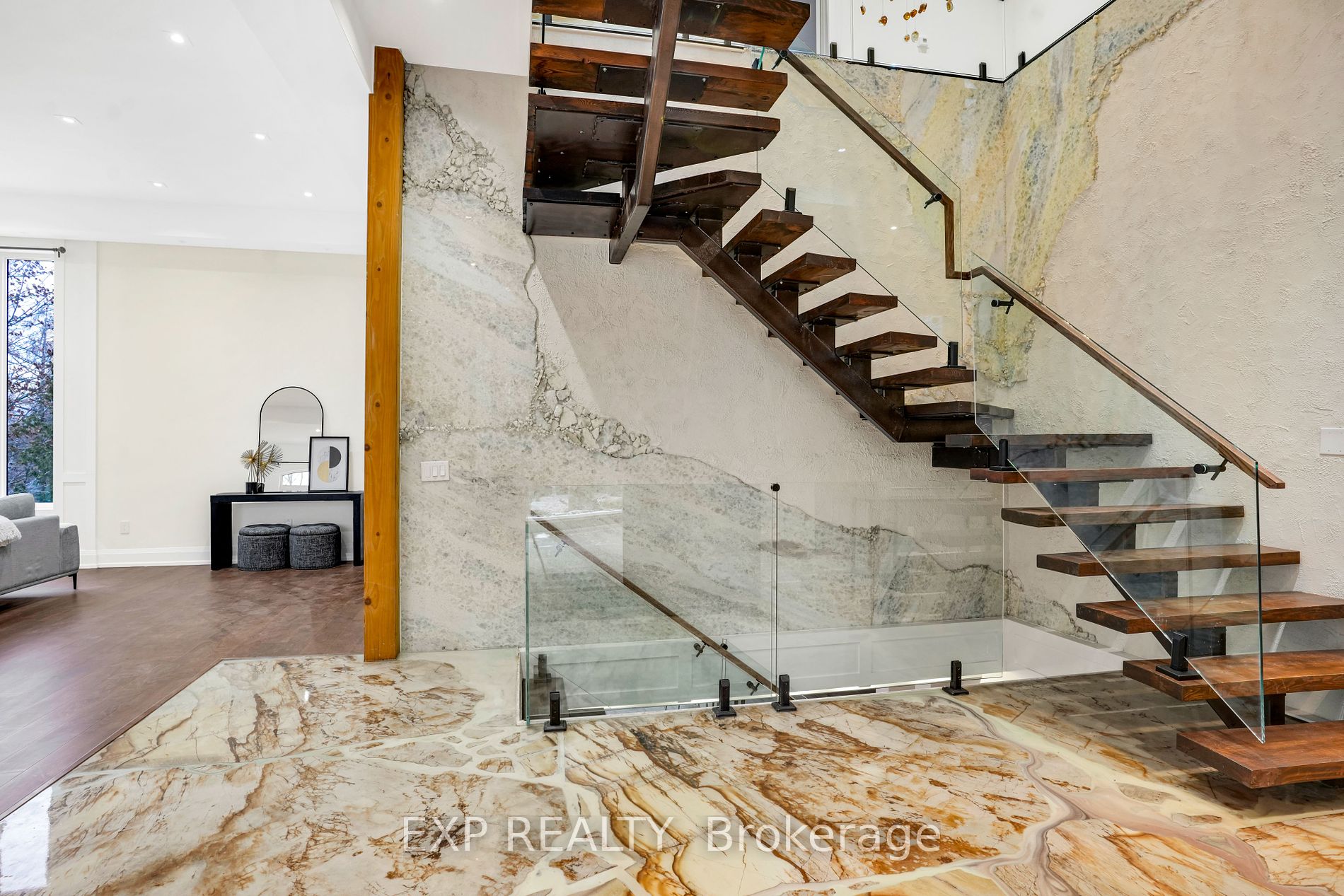 15 Glenview Heights Lane