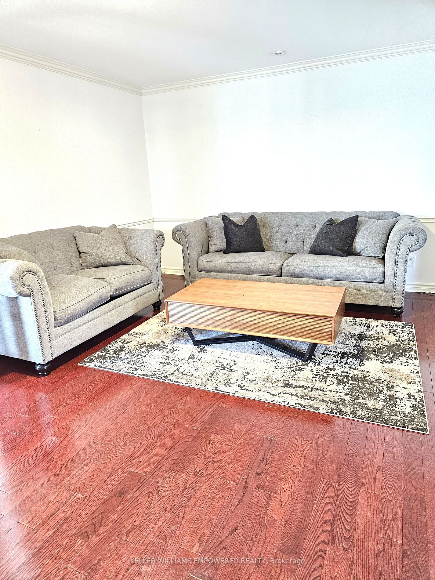 927 Barry Ave