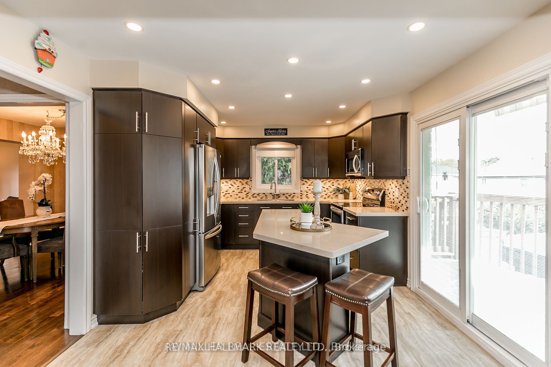 917 Ferndale Cres