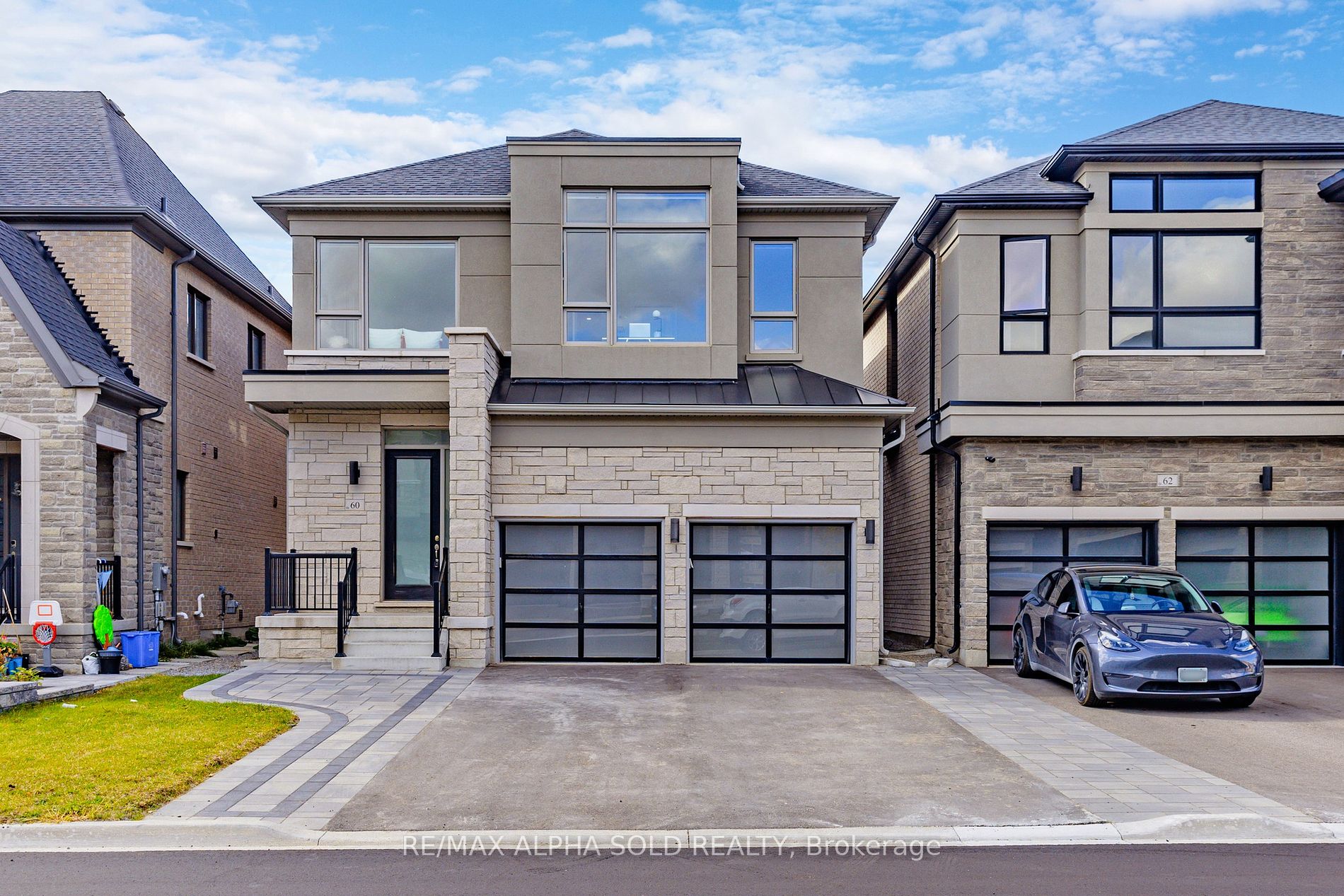 60 Brookfam St