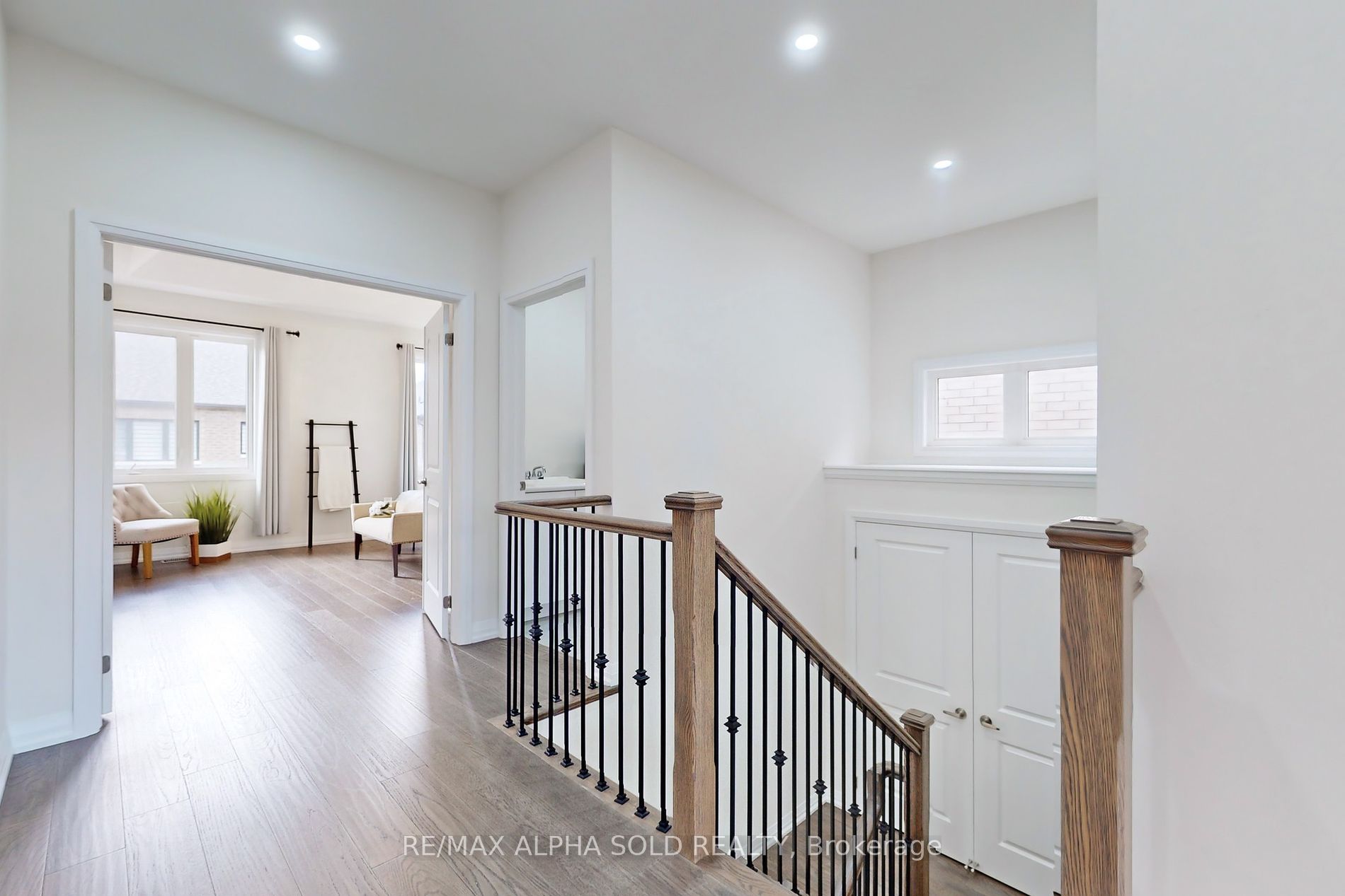 60 Brookfam St