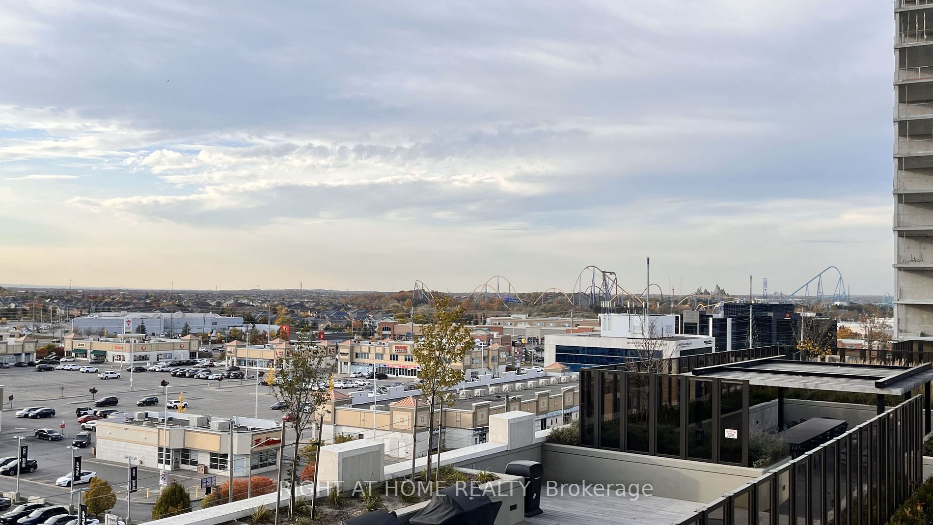 9085 Jane St, #811