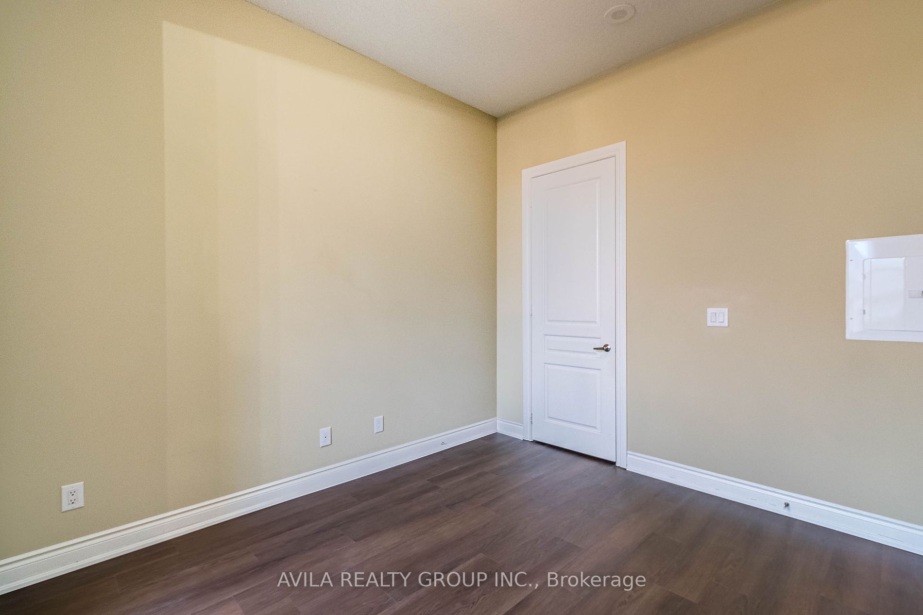 9235 Jane Street, #104