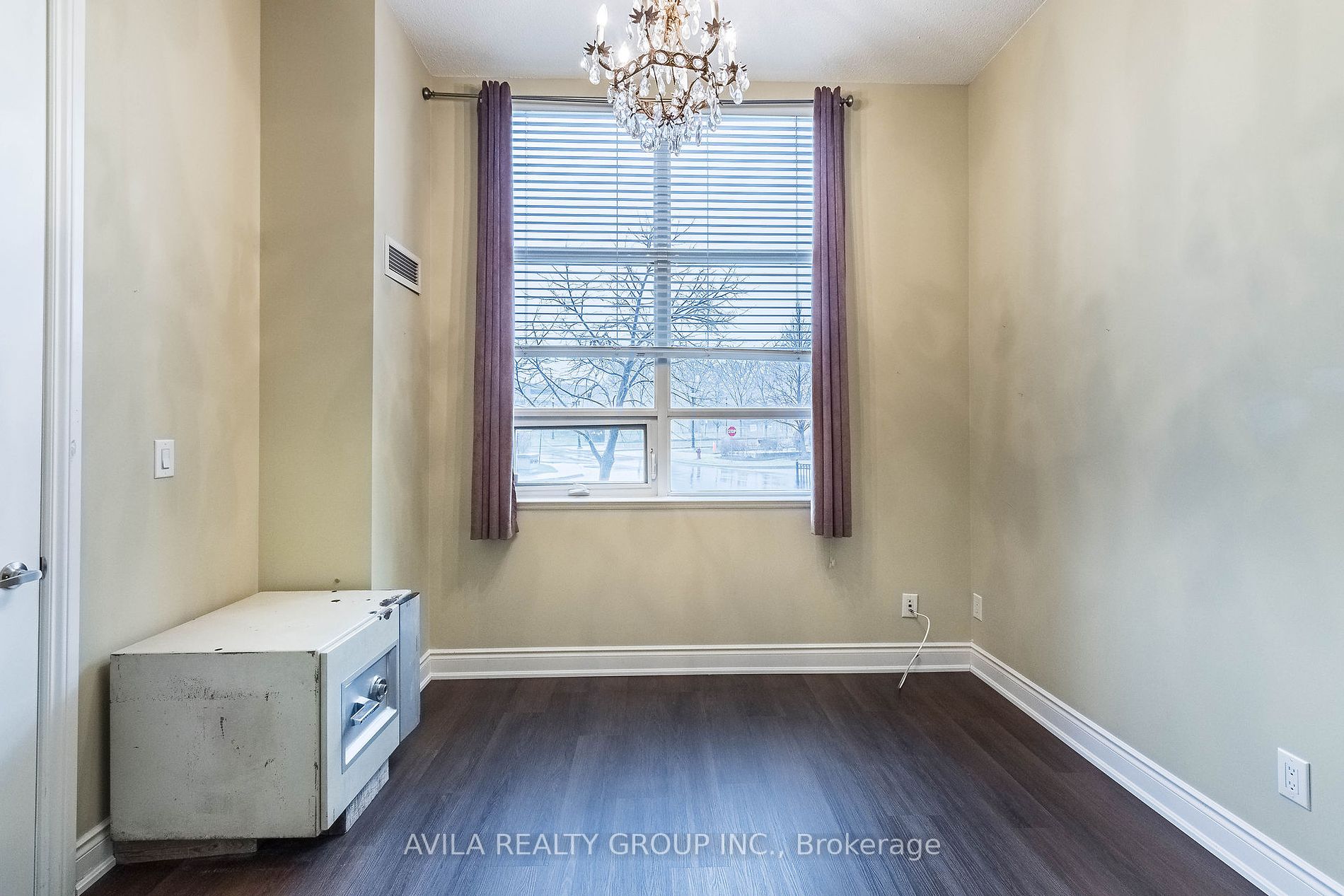 9235 Jane Street, #104
