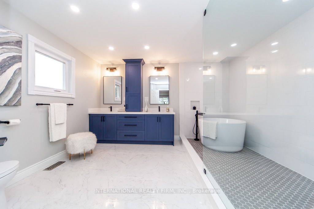 11 Coates Cres