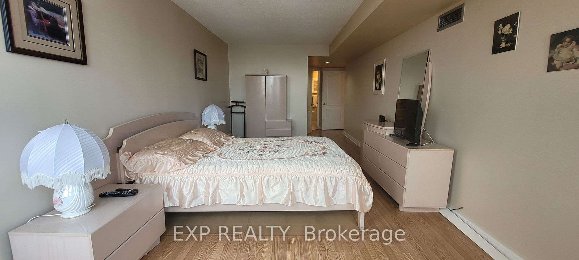 7 Townsgate Drive #1203