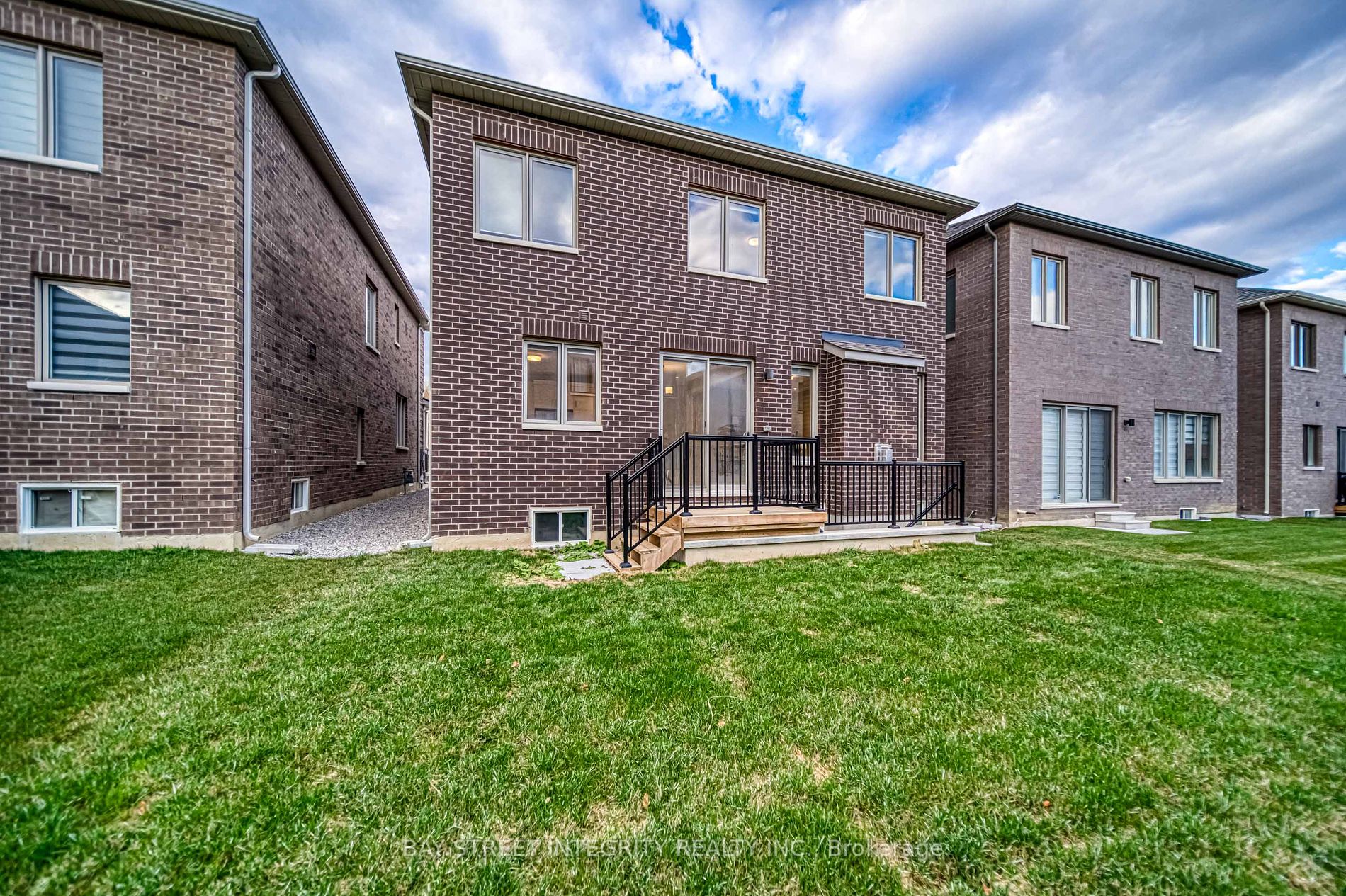 47 Longworth Ave