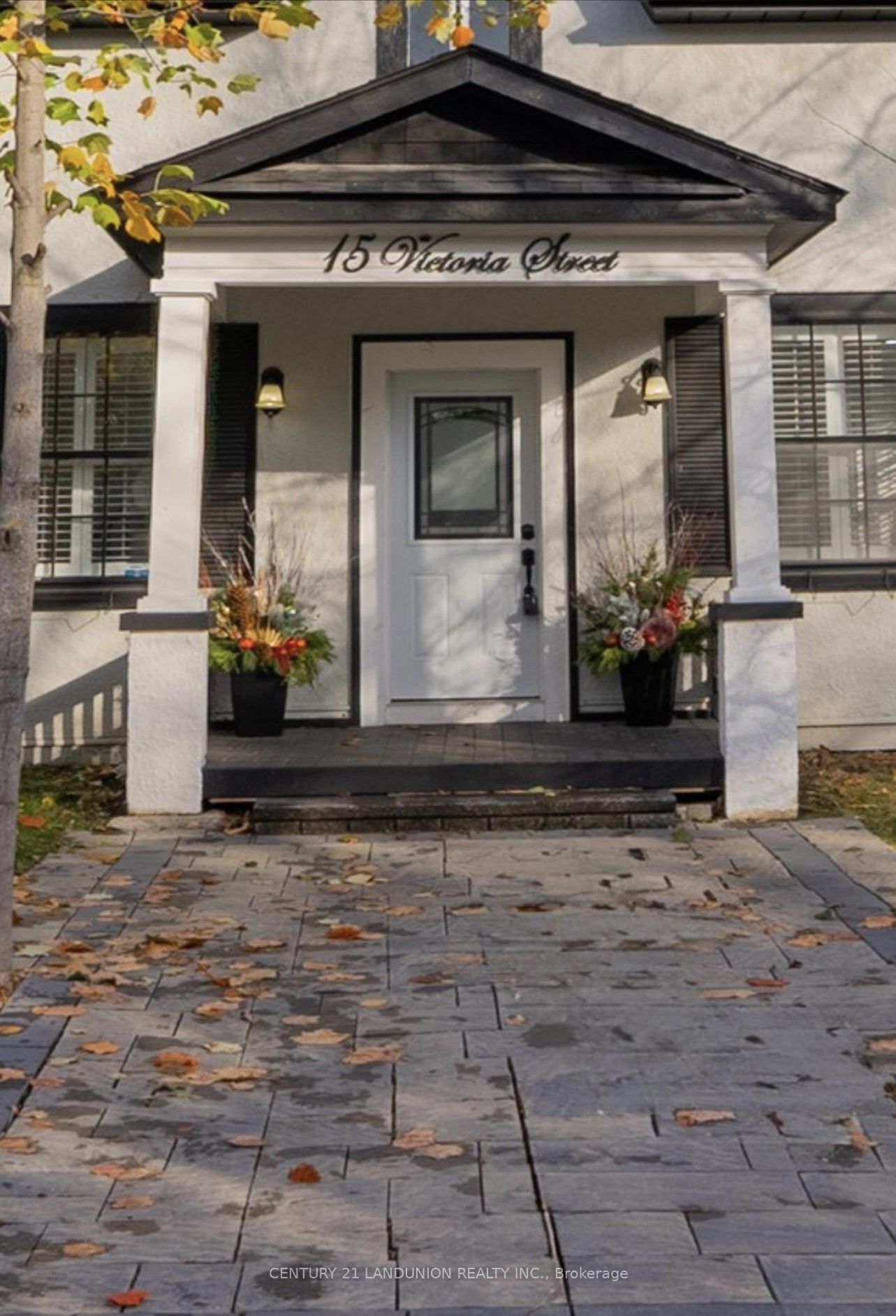 15 Victoria St