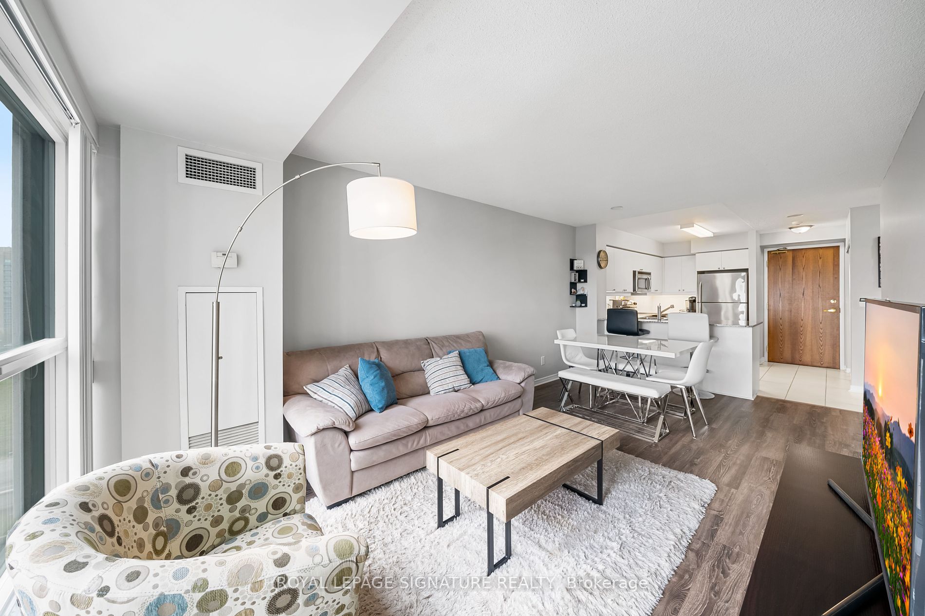 185 Oneida Crescent, #702