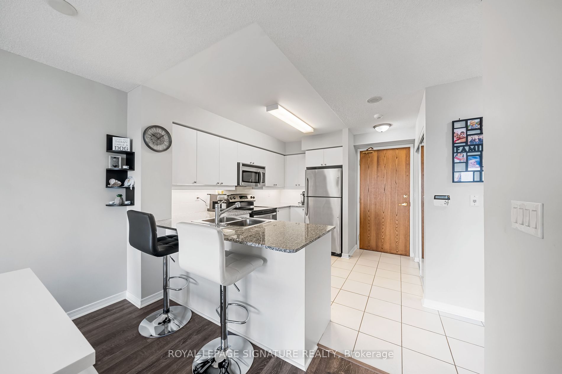 185 Oneida Crescent, #702