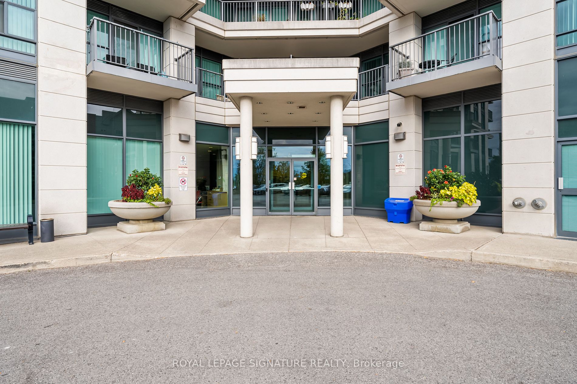 185 Oneida Crescent, #702