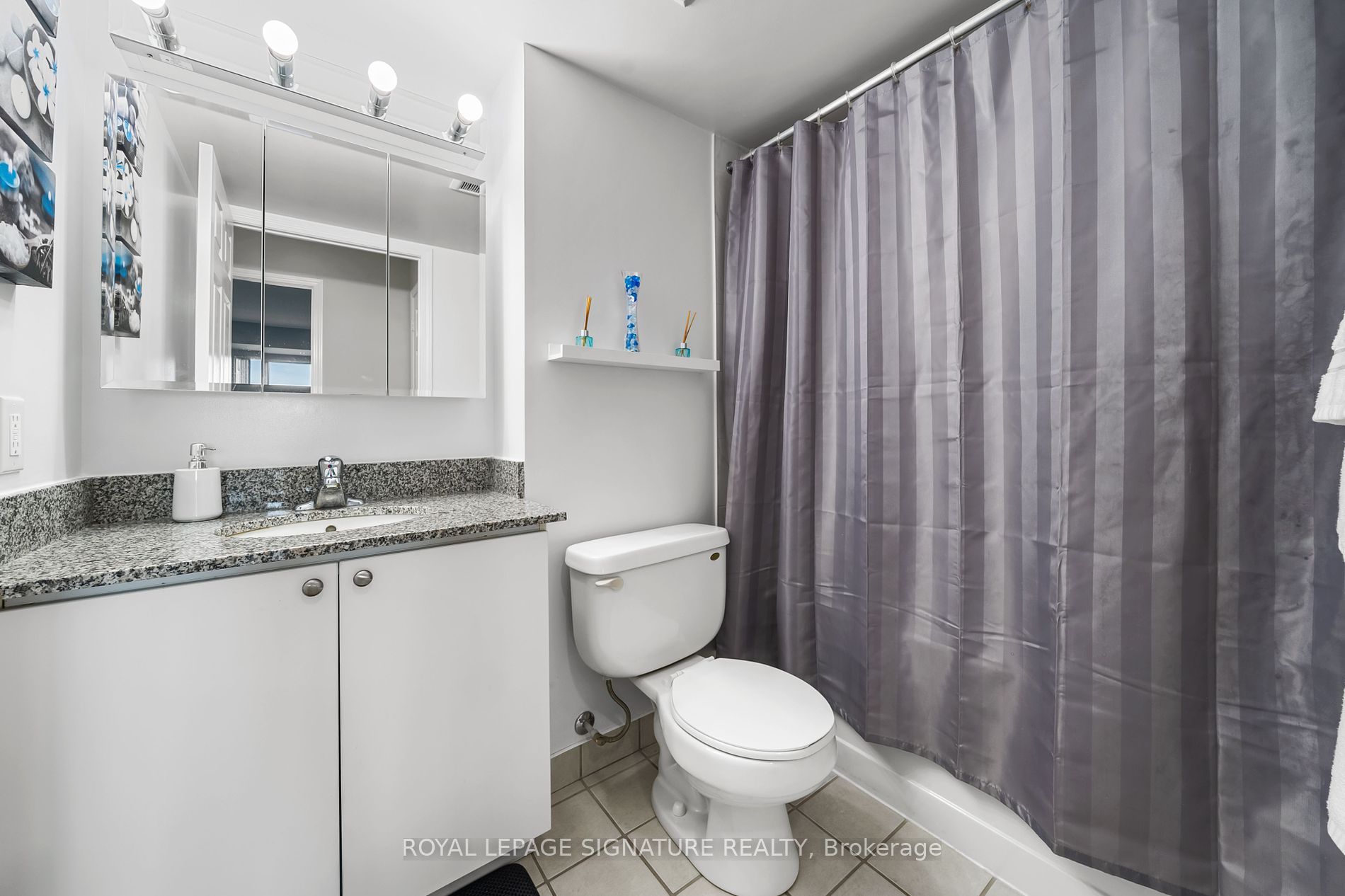 185 Oneida Crescent, #702