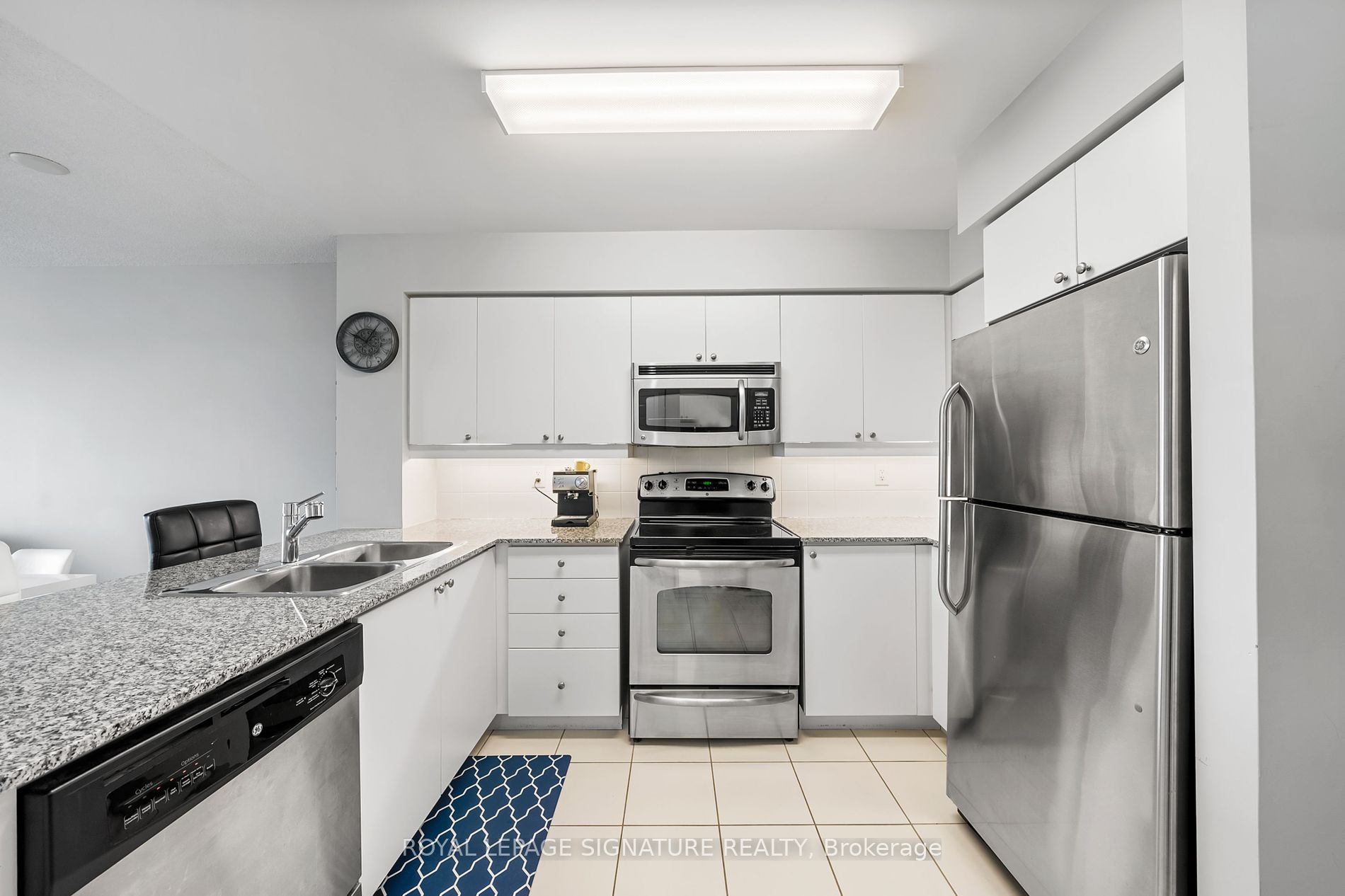 185 Oneida Crescent, #702