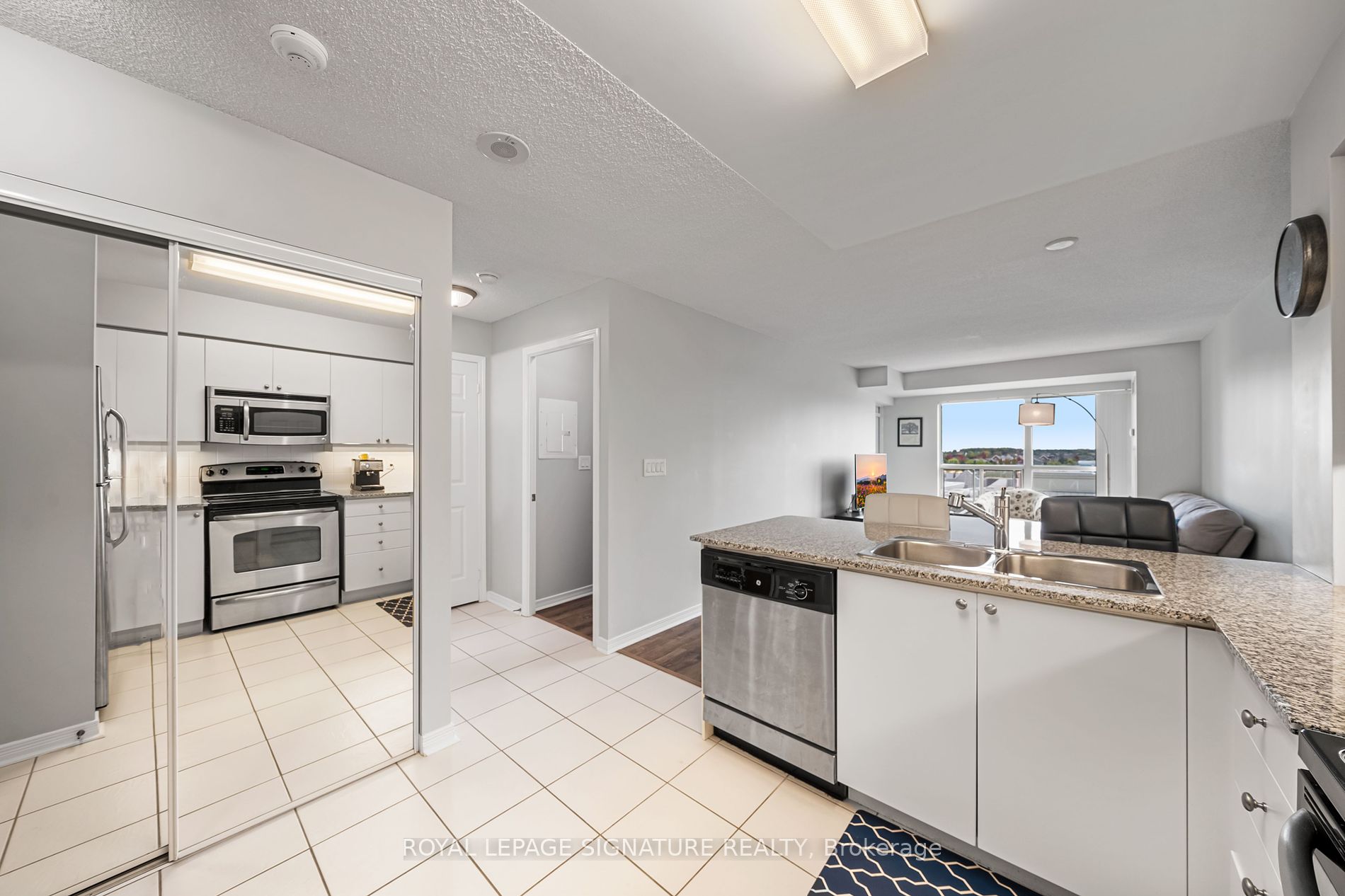 185 Oneida Crescent, #702