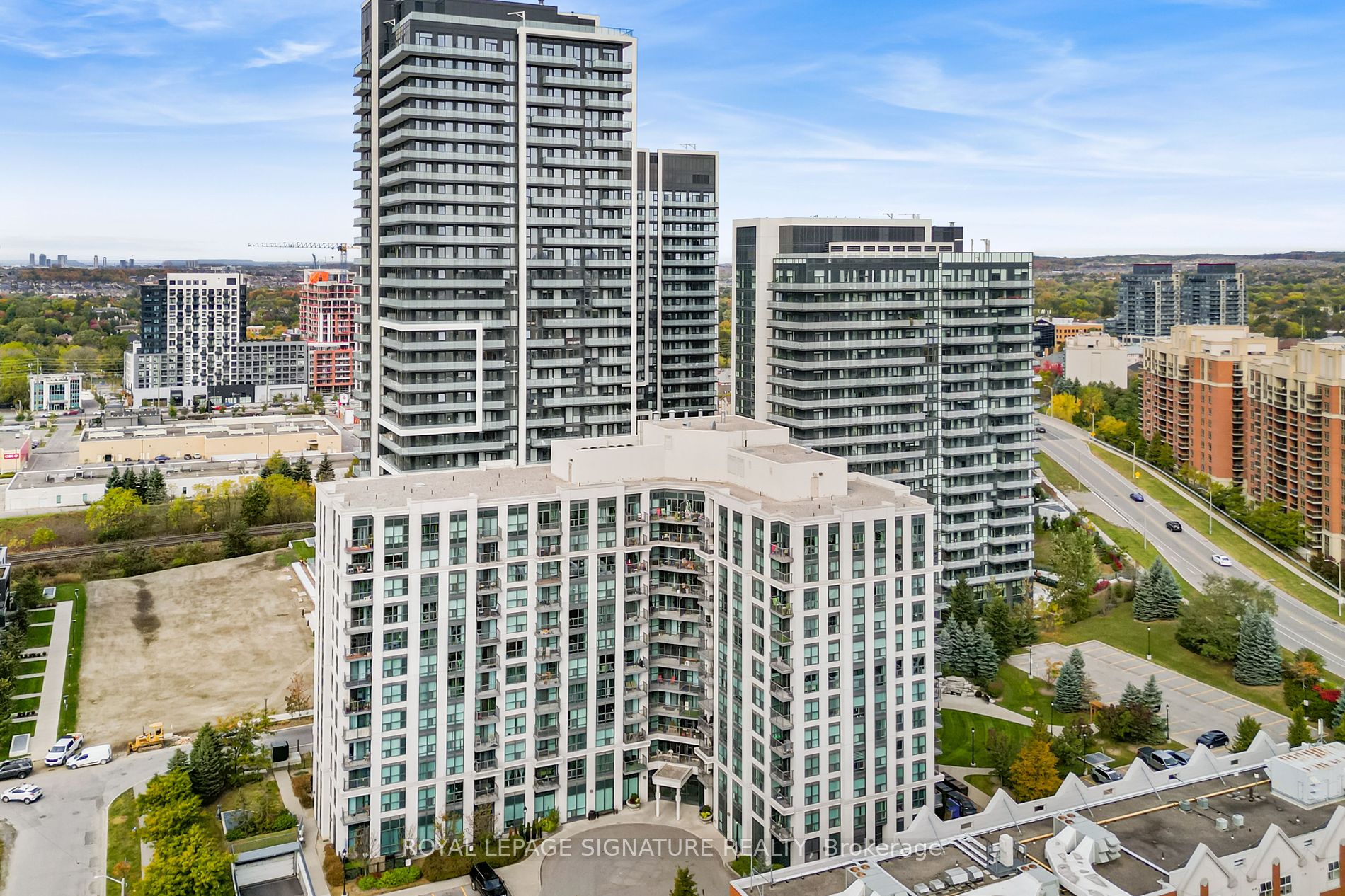 185 Oneida Crescent, #702