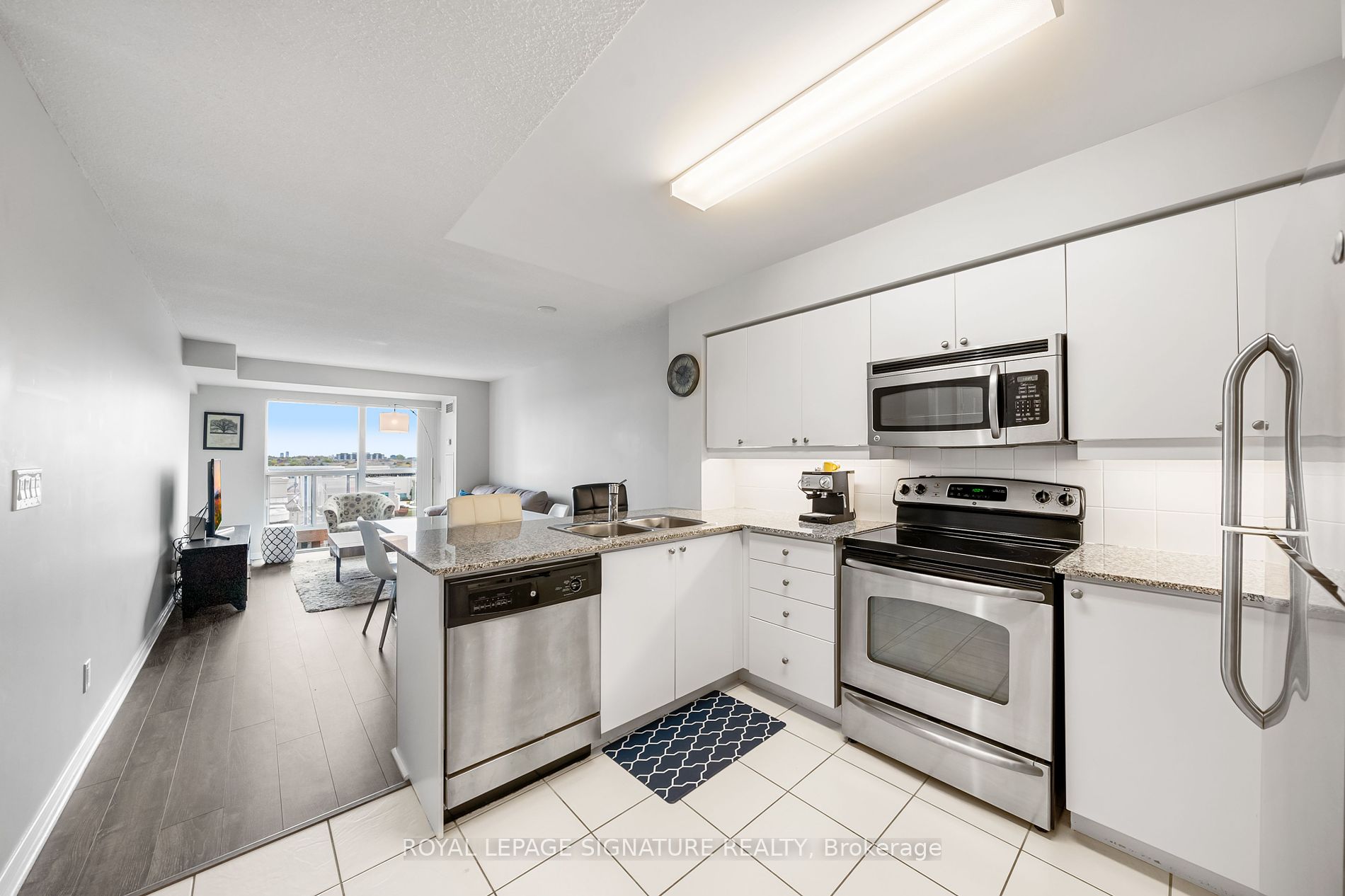 185 Oneida Crescent, #702