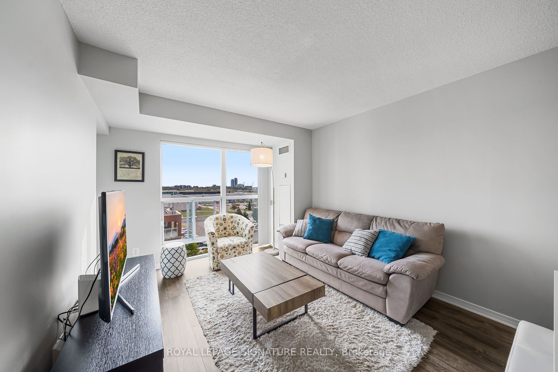185 Oneida Crescent, #702