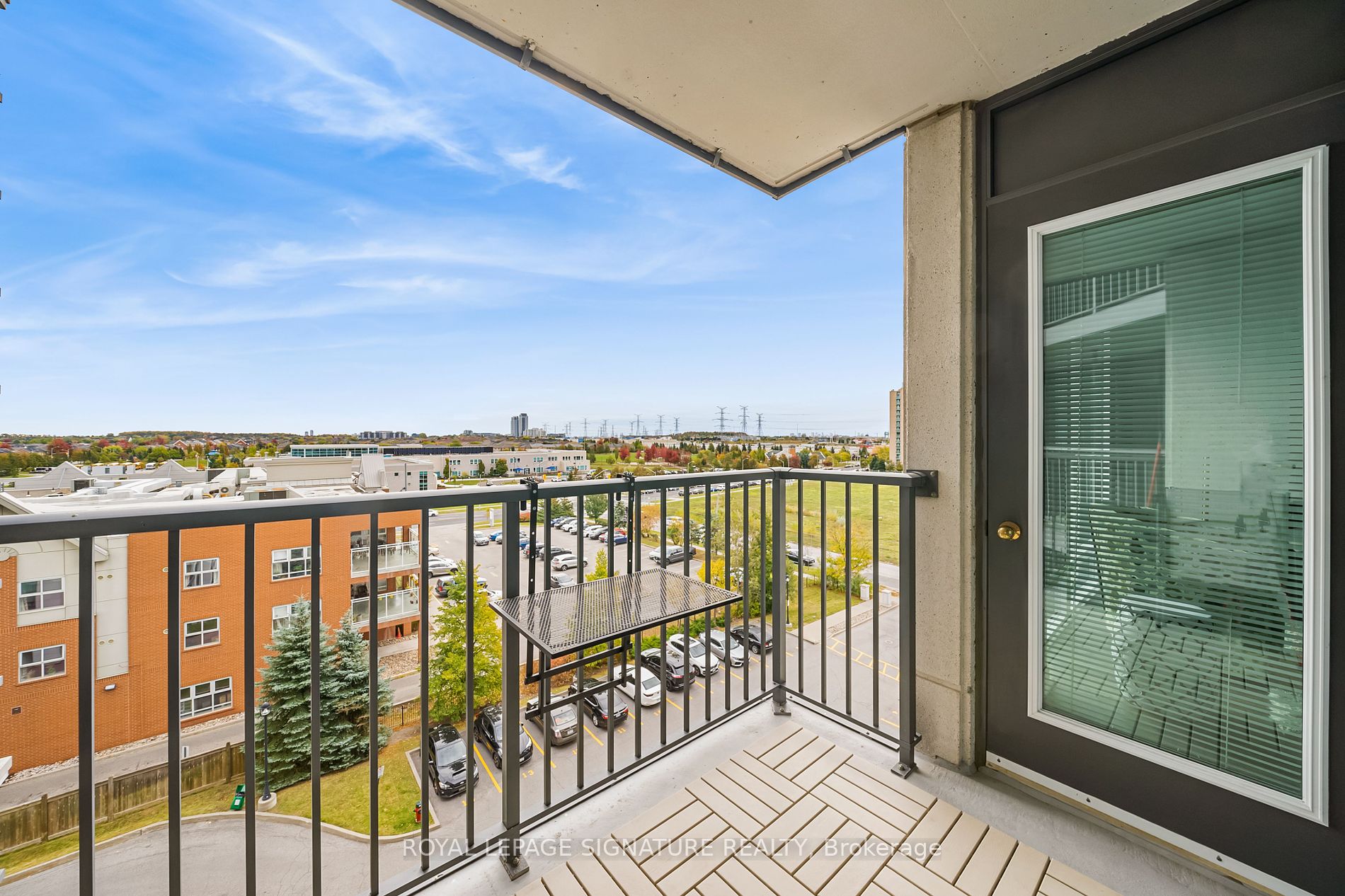 185 Oneida Crescent, #702