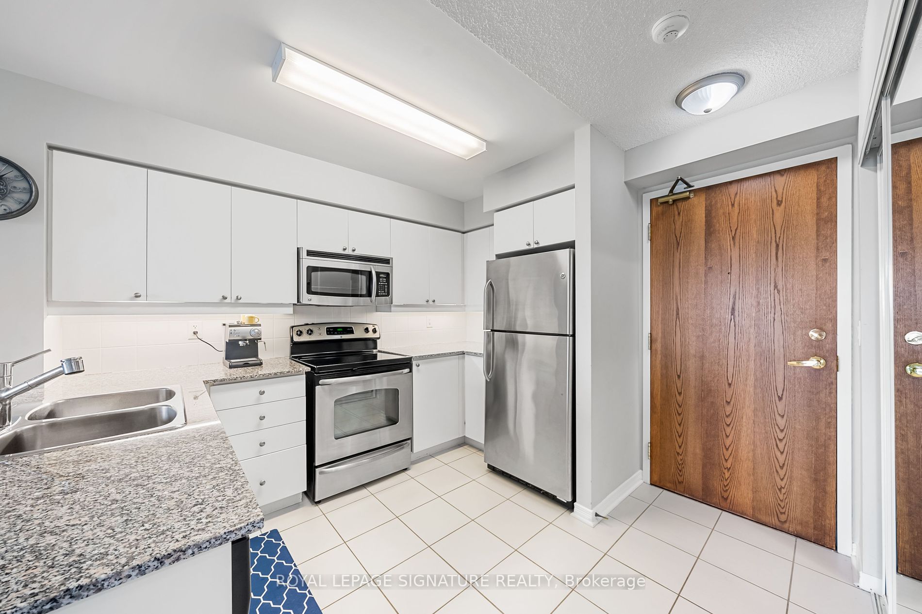 185 Oneida Crescent, #702