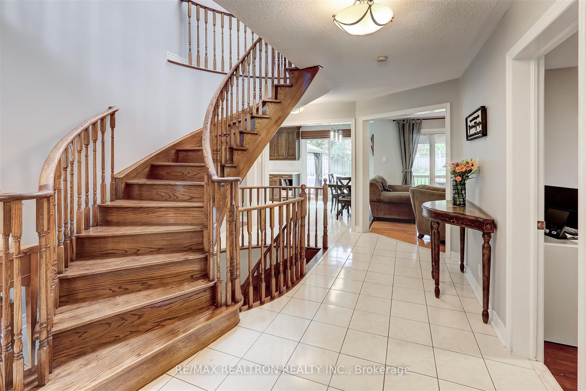 561 Roeder Crt