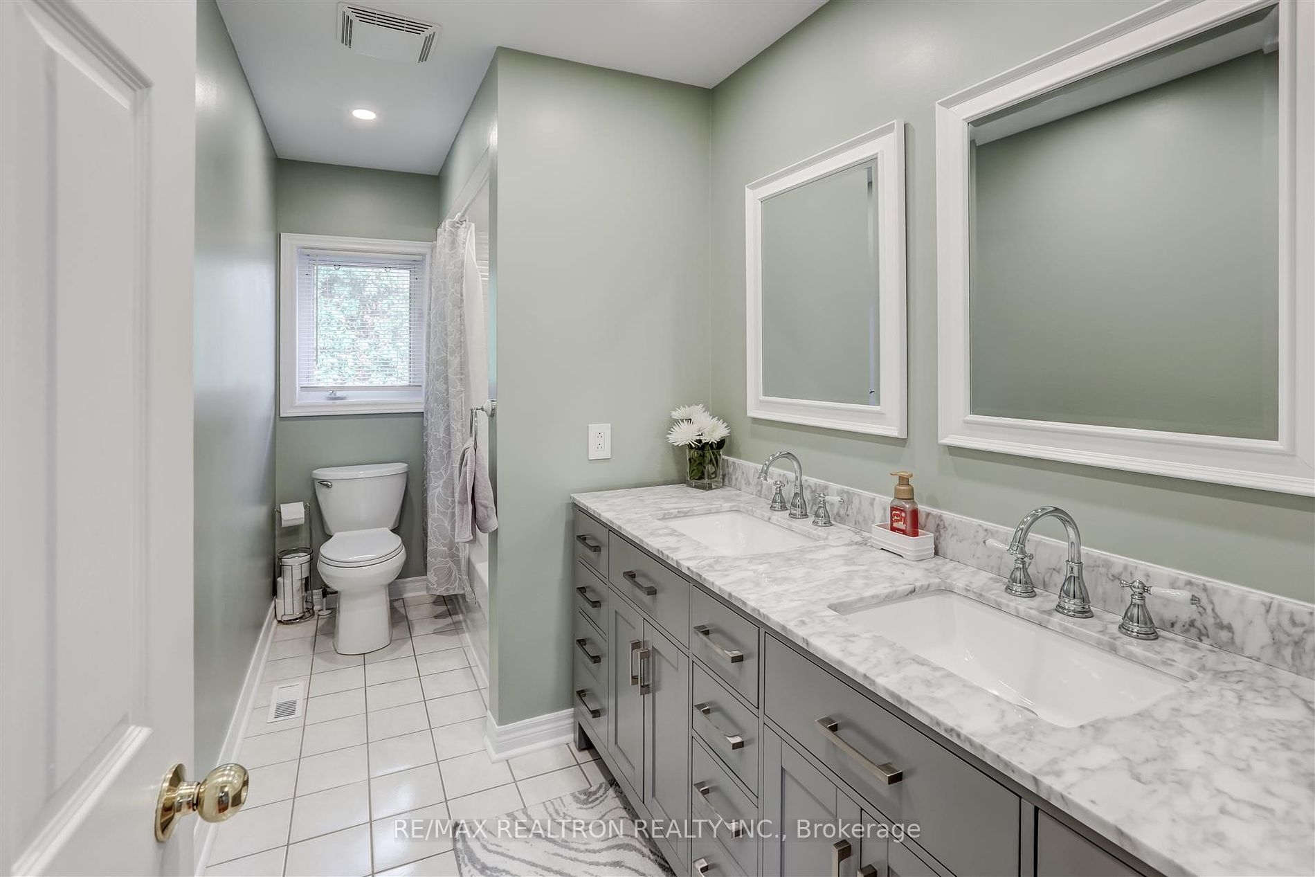 561 Roeder Crt
