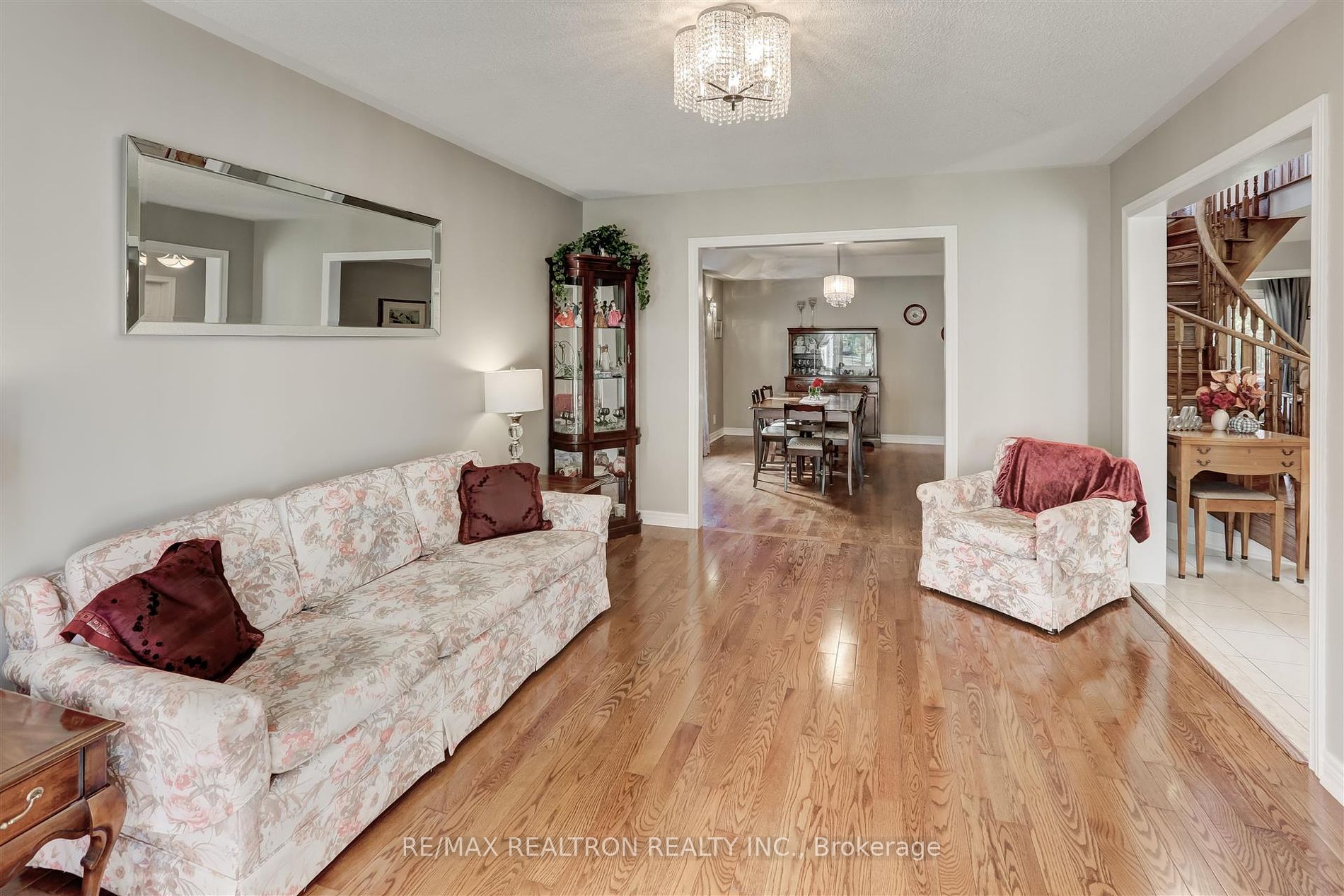 561 Roeder Crt