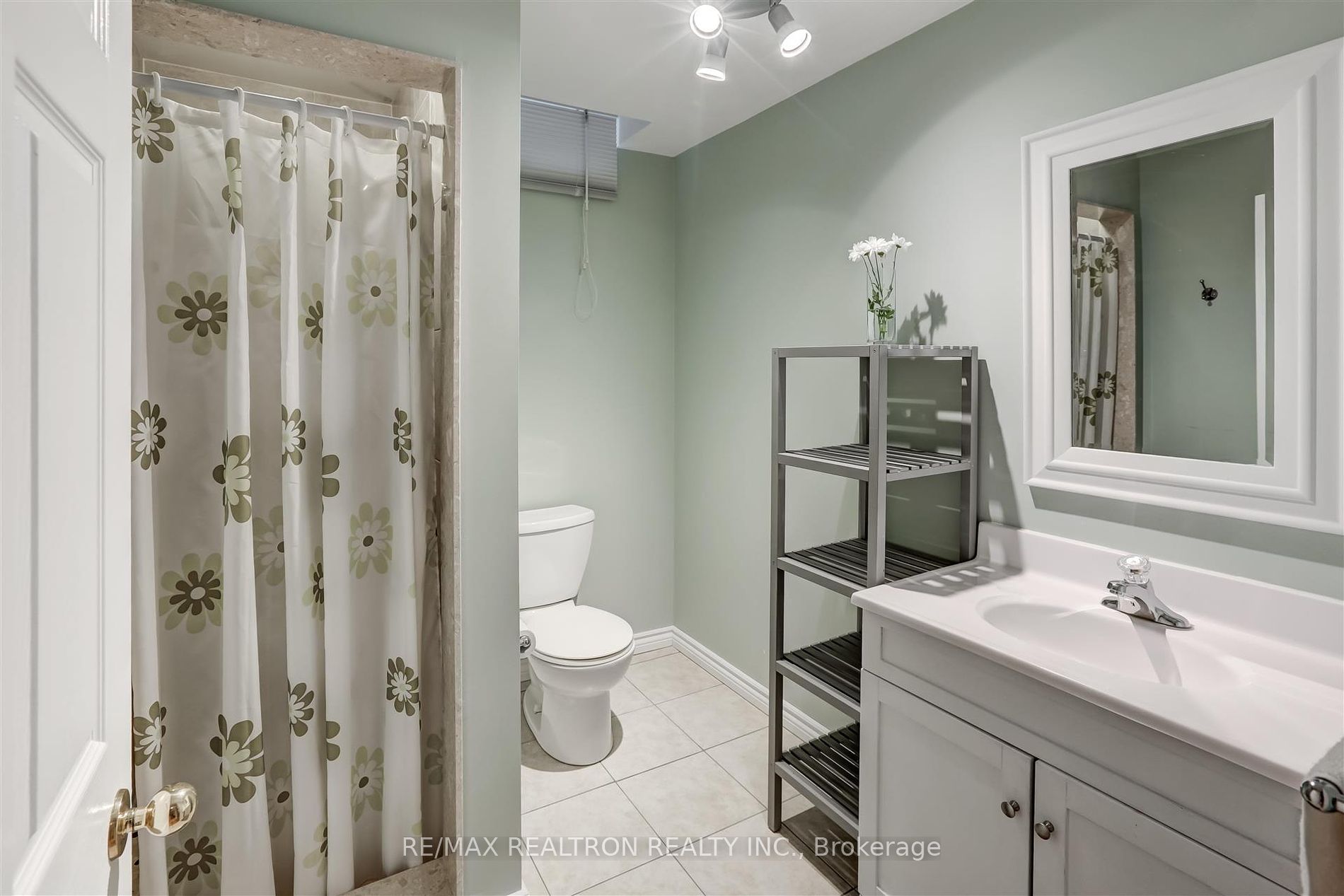 561 Roeder Crt