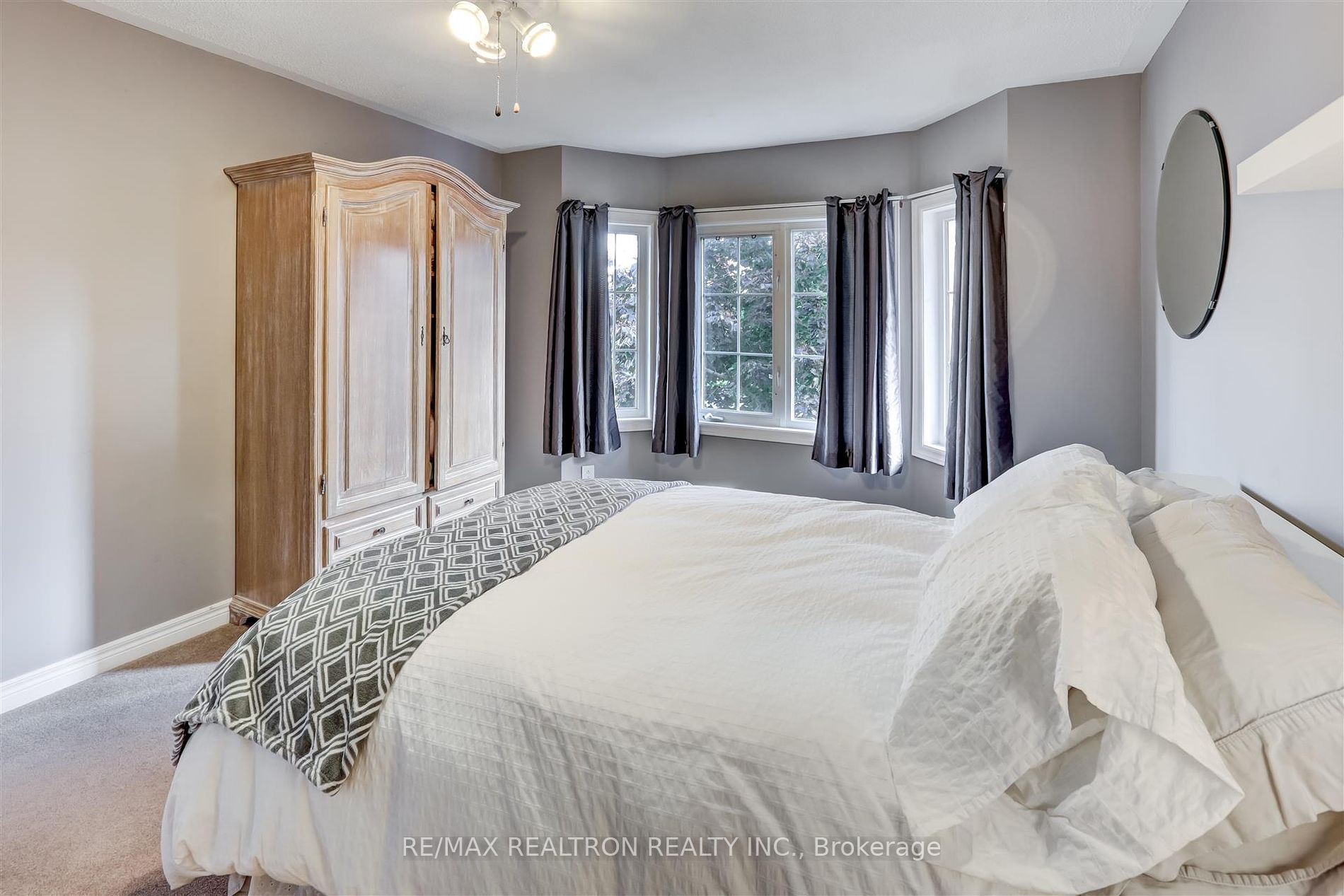 561 Roeder Crt