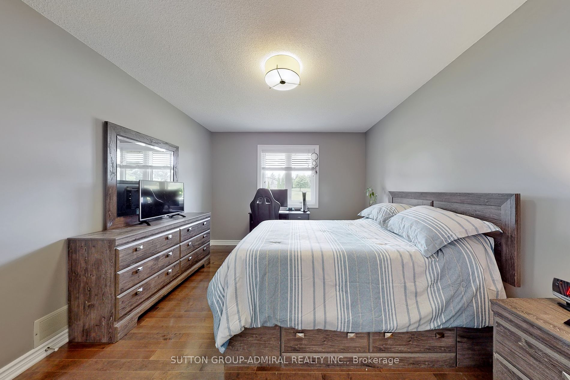 2 Grandview Crescent