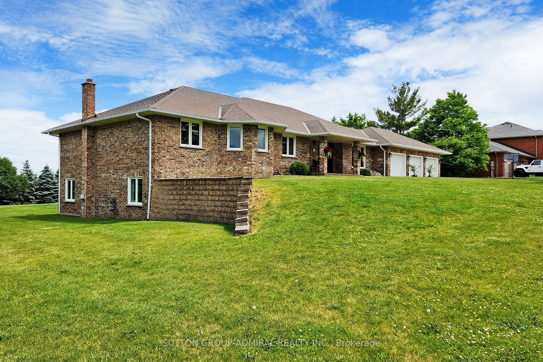 2 Grandview Crescent