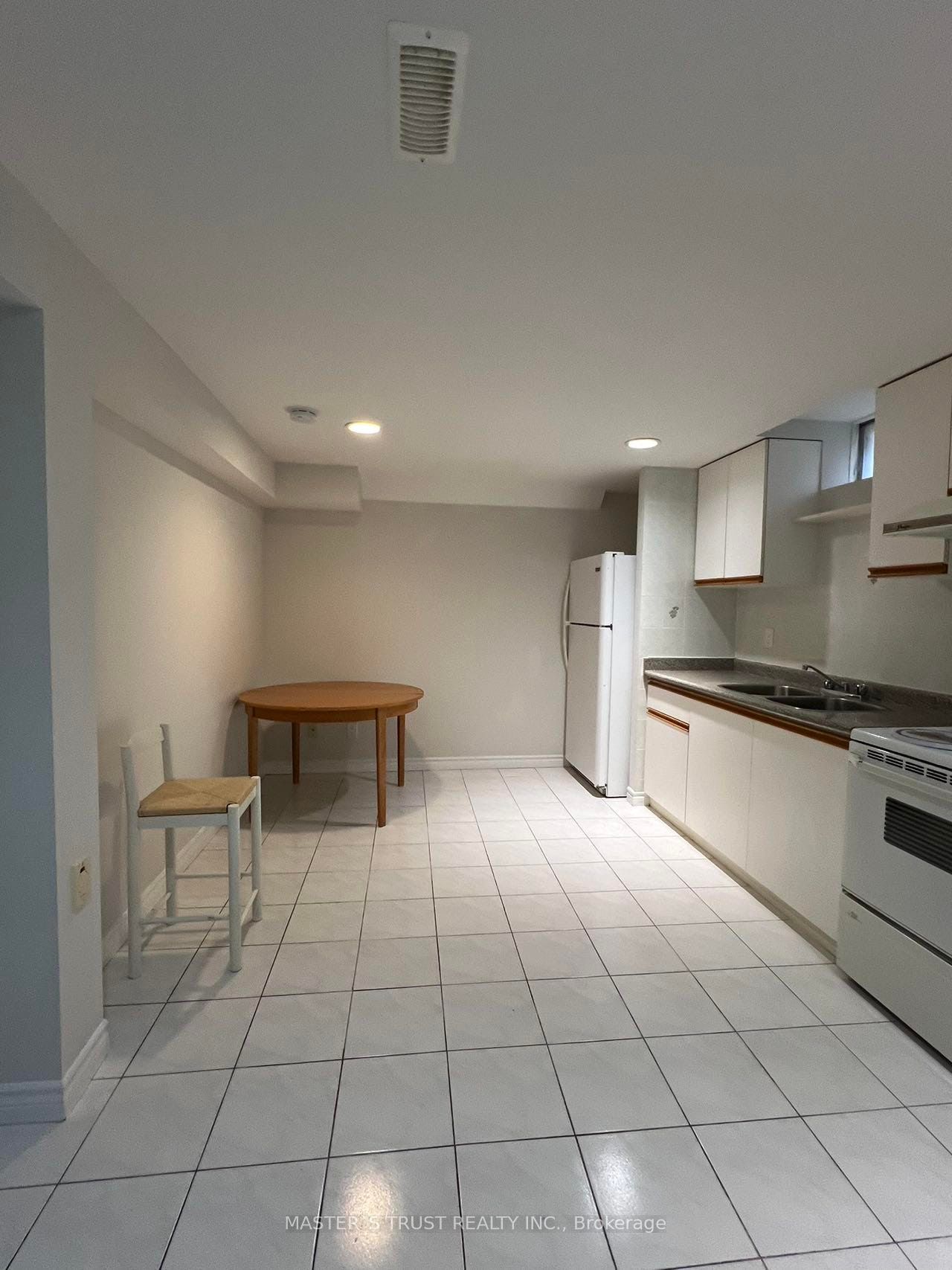51 Manston Cres