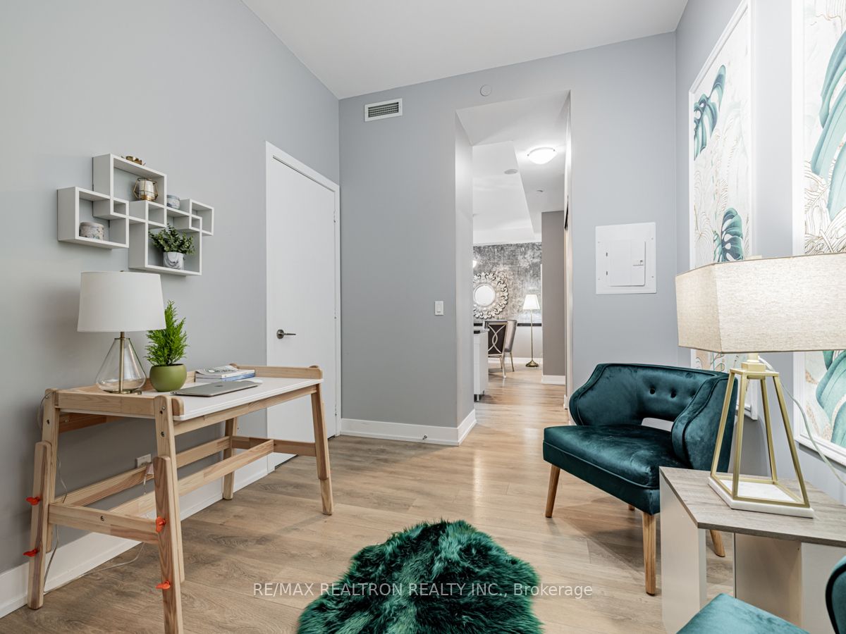 9471 Yonge Street, #213