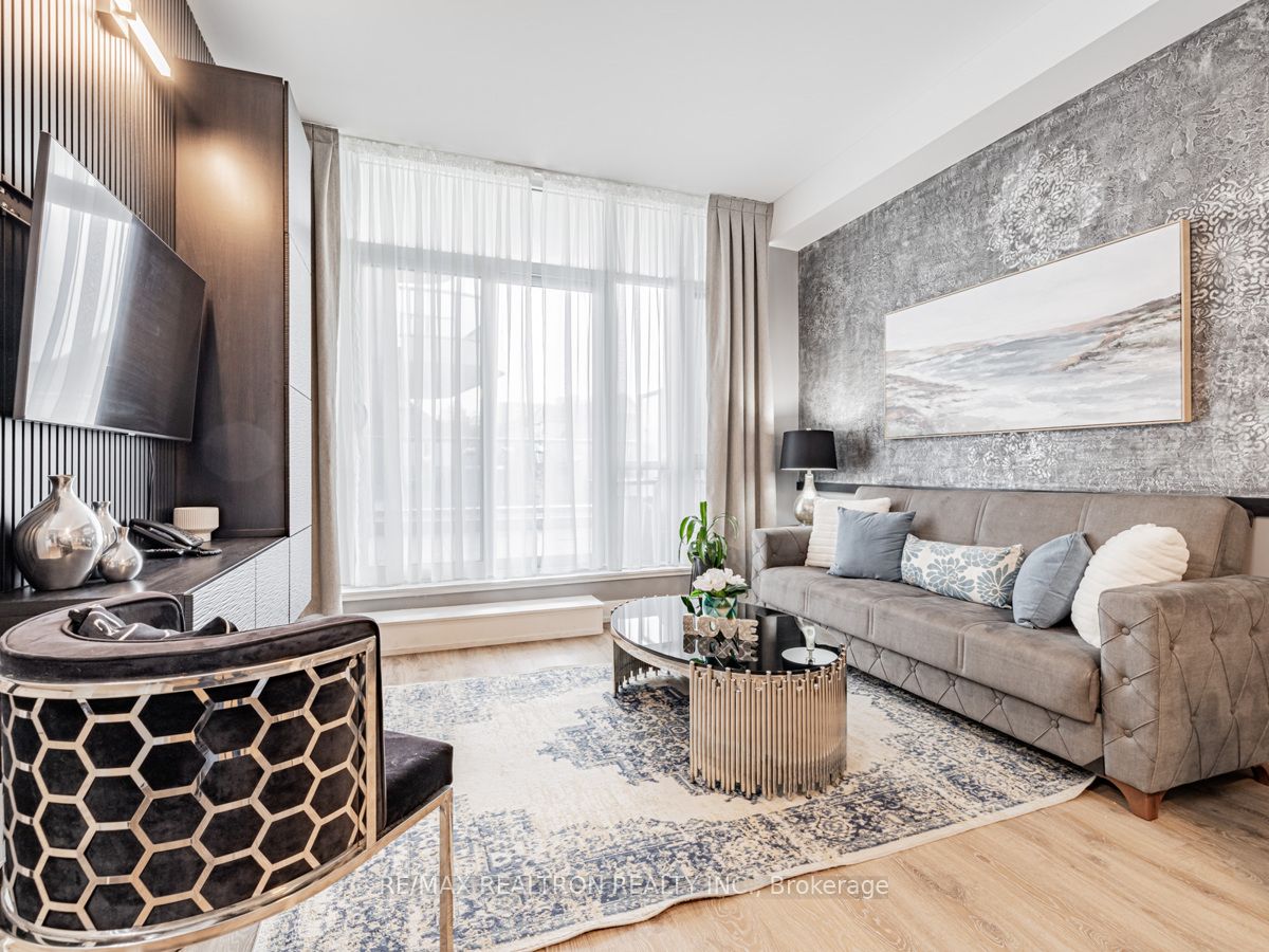 9471 Yonge Street, #213