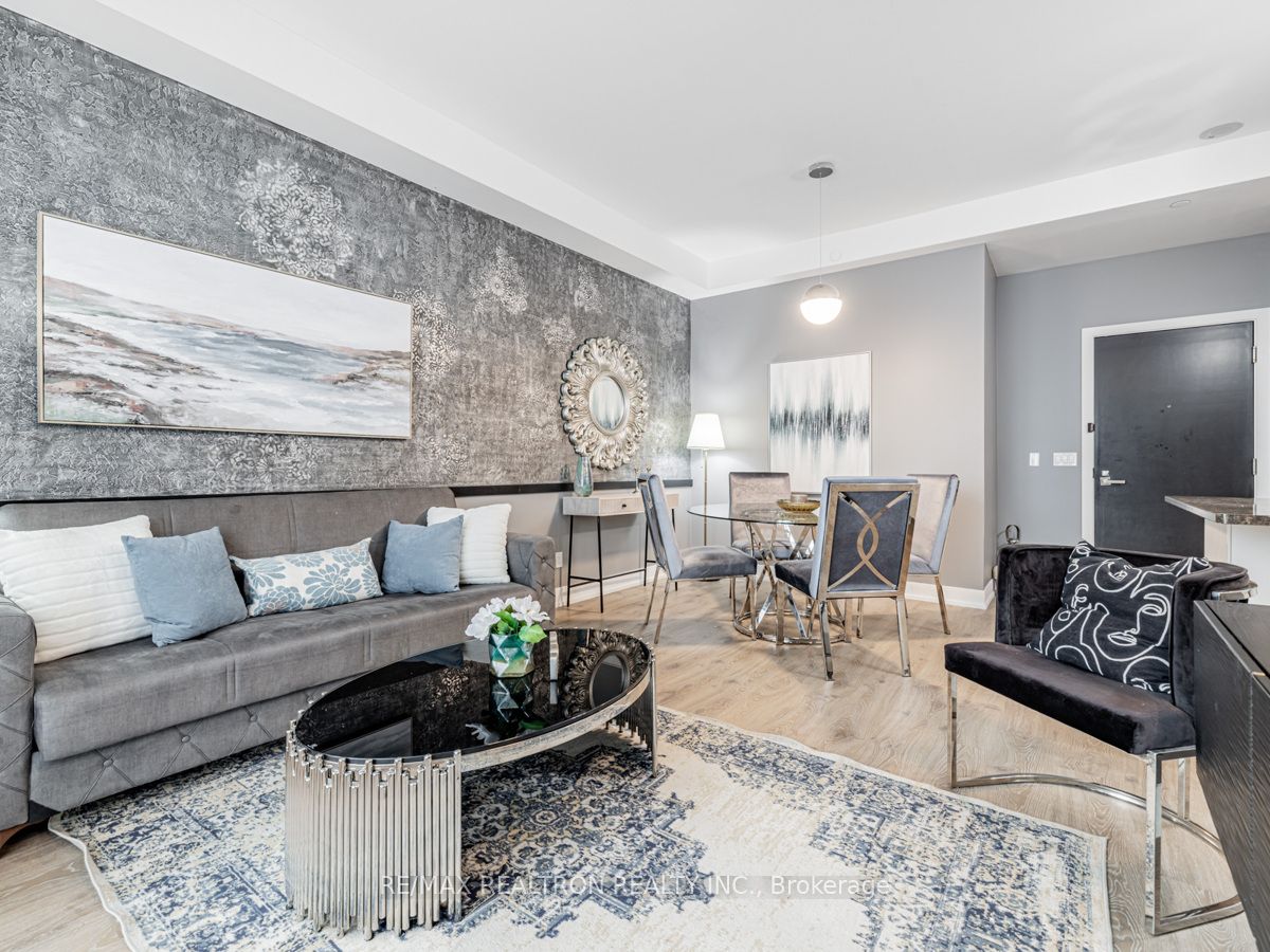 9471 Yonge Street, #213