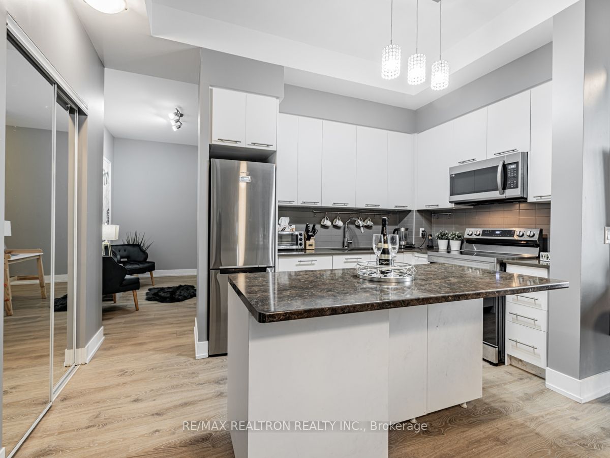 9471 Yonge Street, #213