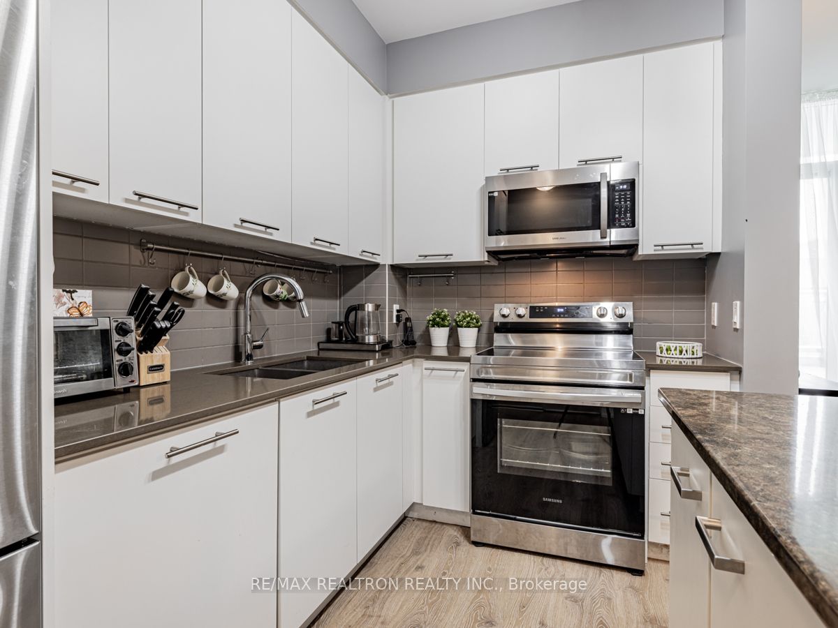 9471 Yonge Street, #213