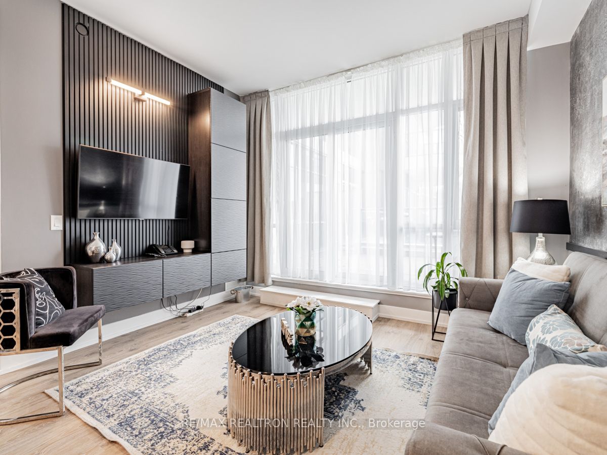 9471 Yonge Street, #213