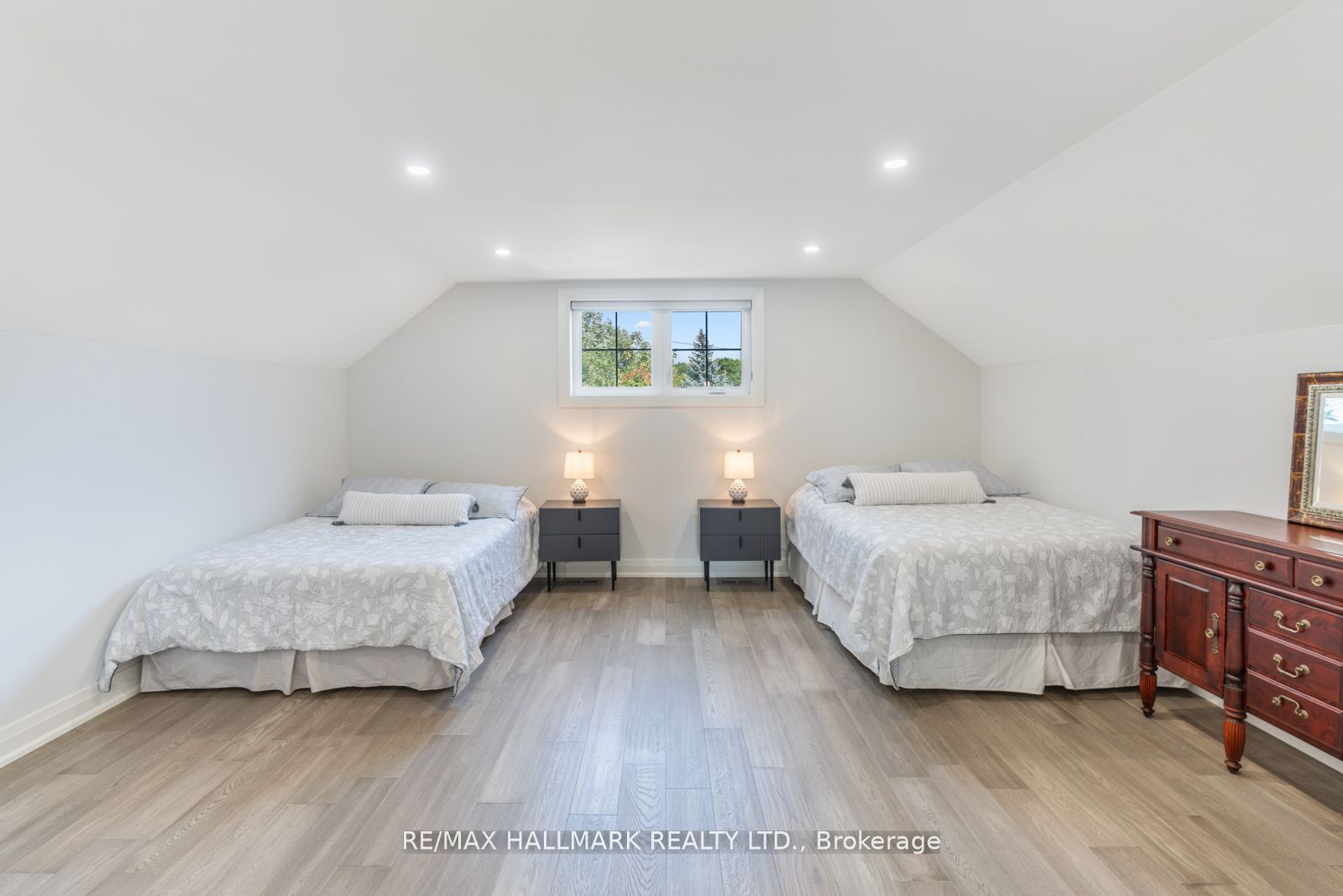 147 Royal Orchard Boulevard