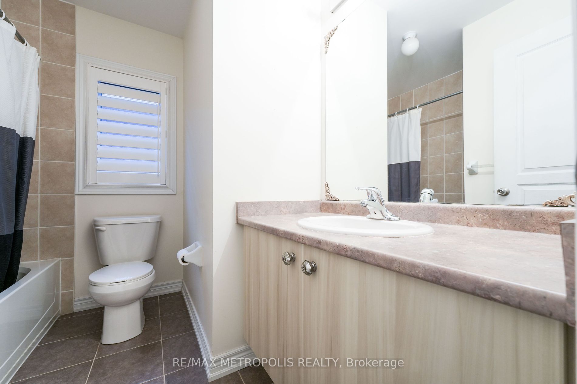 30 Pelee Ave