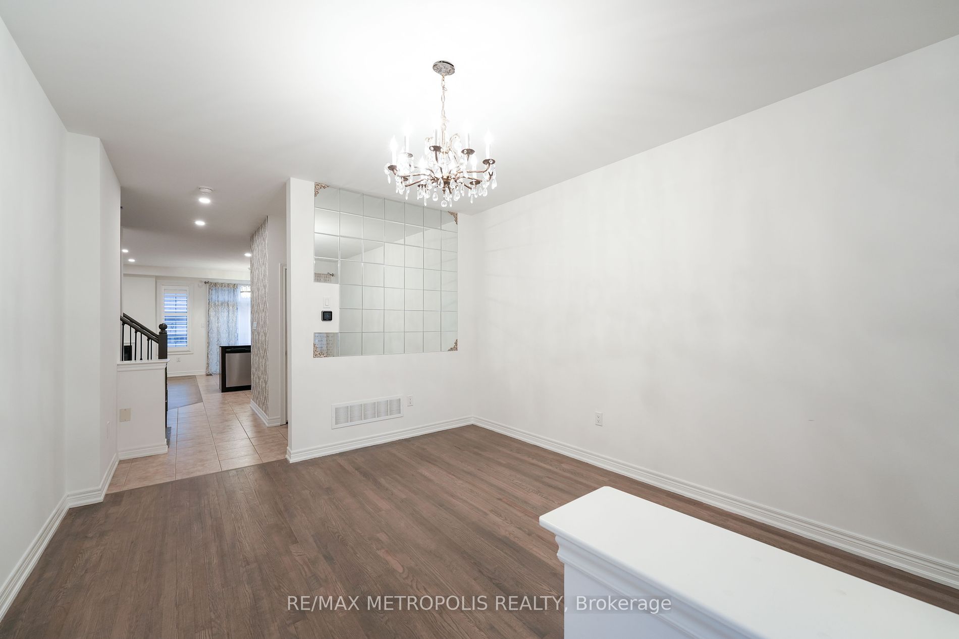 30 Pelee Ave