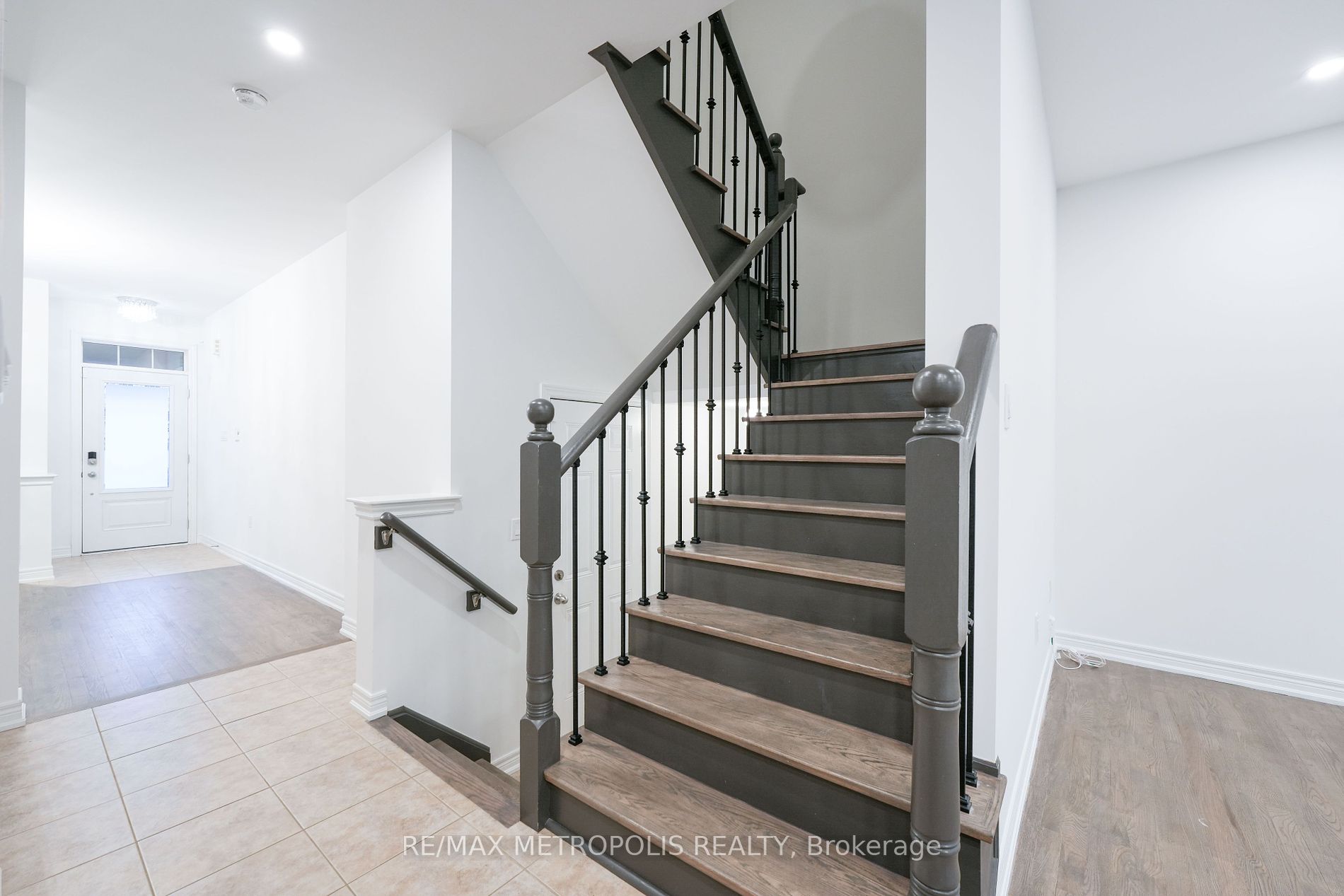 30 Pelee Ave