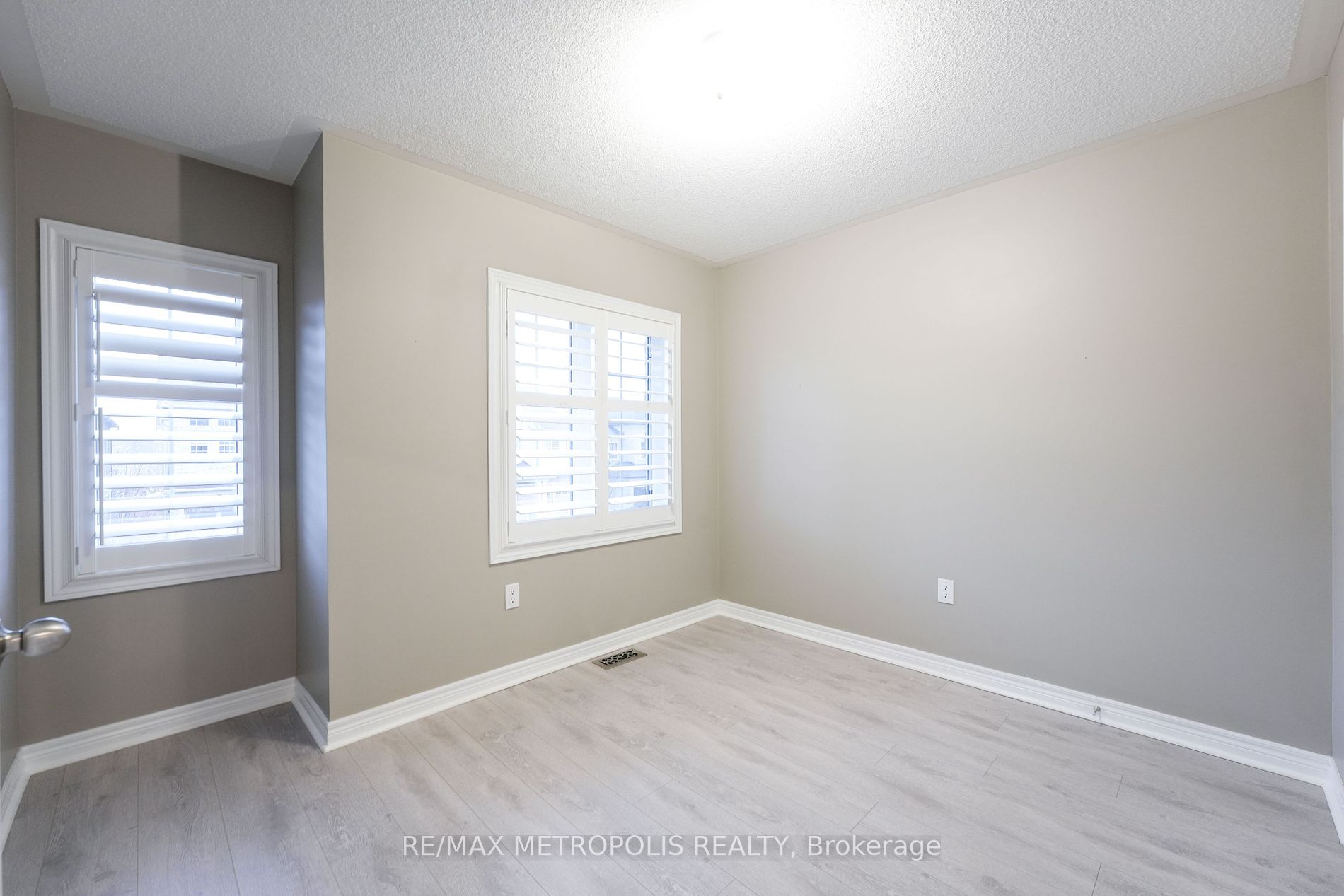 30 Pelee Ave