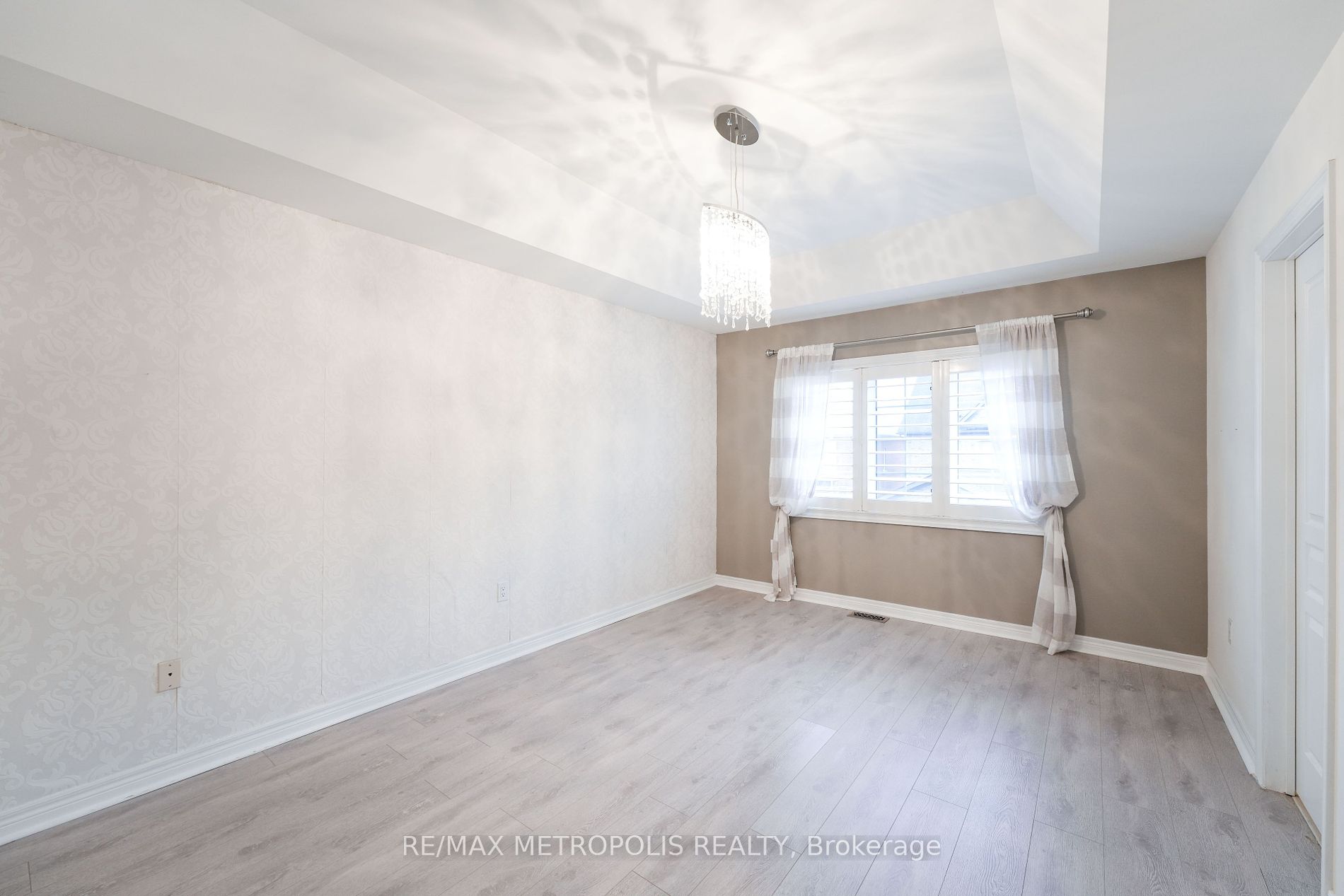 30 Pelee Ave