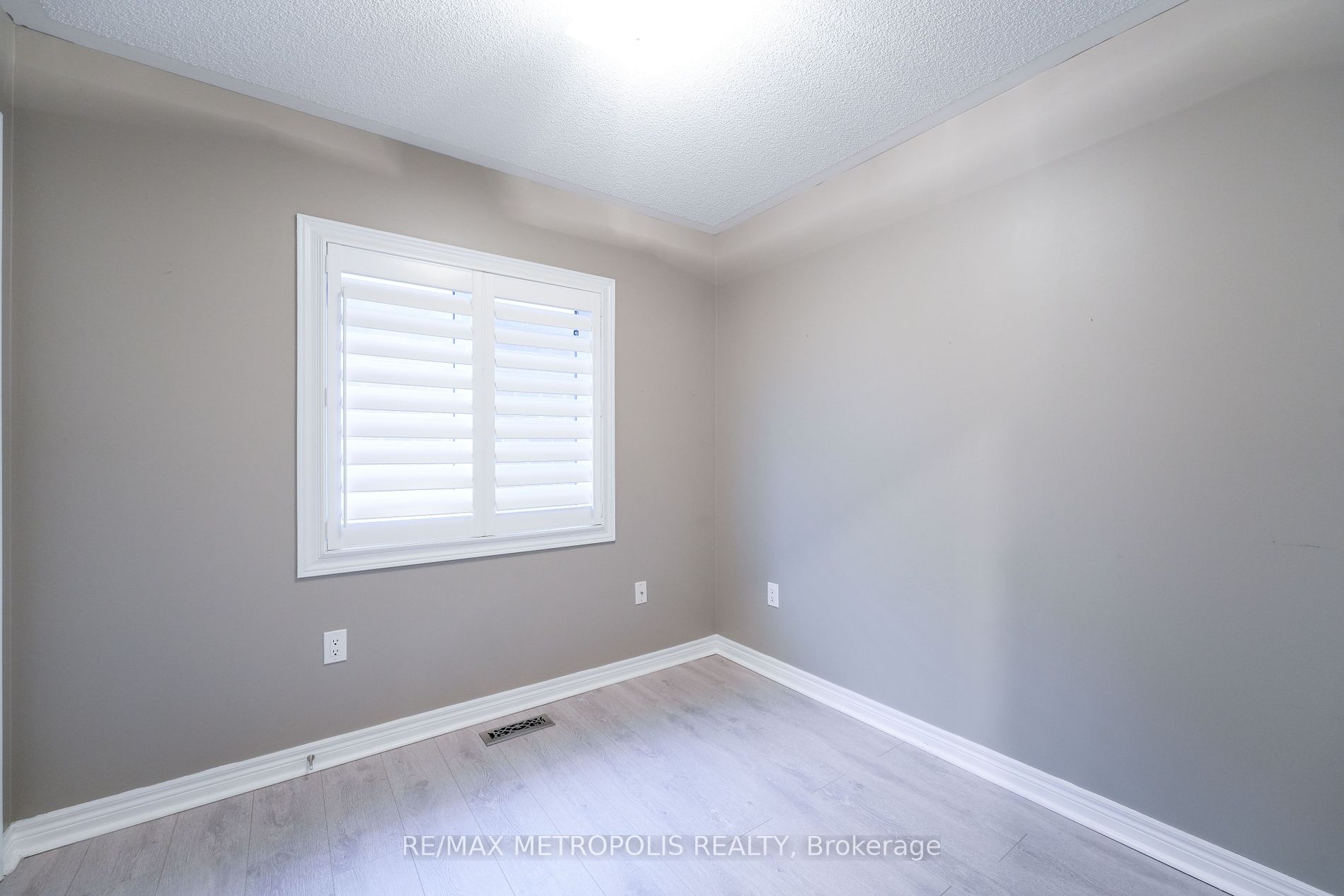 30 Pelee Ave