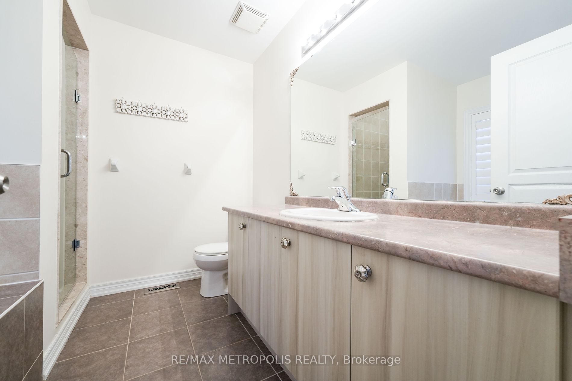 30 Pelee Ave